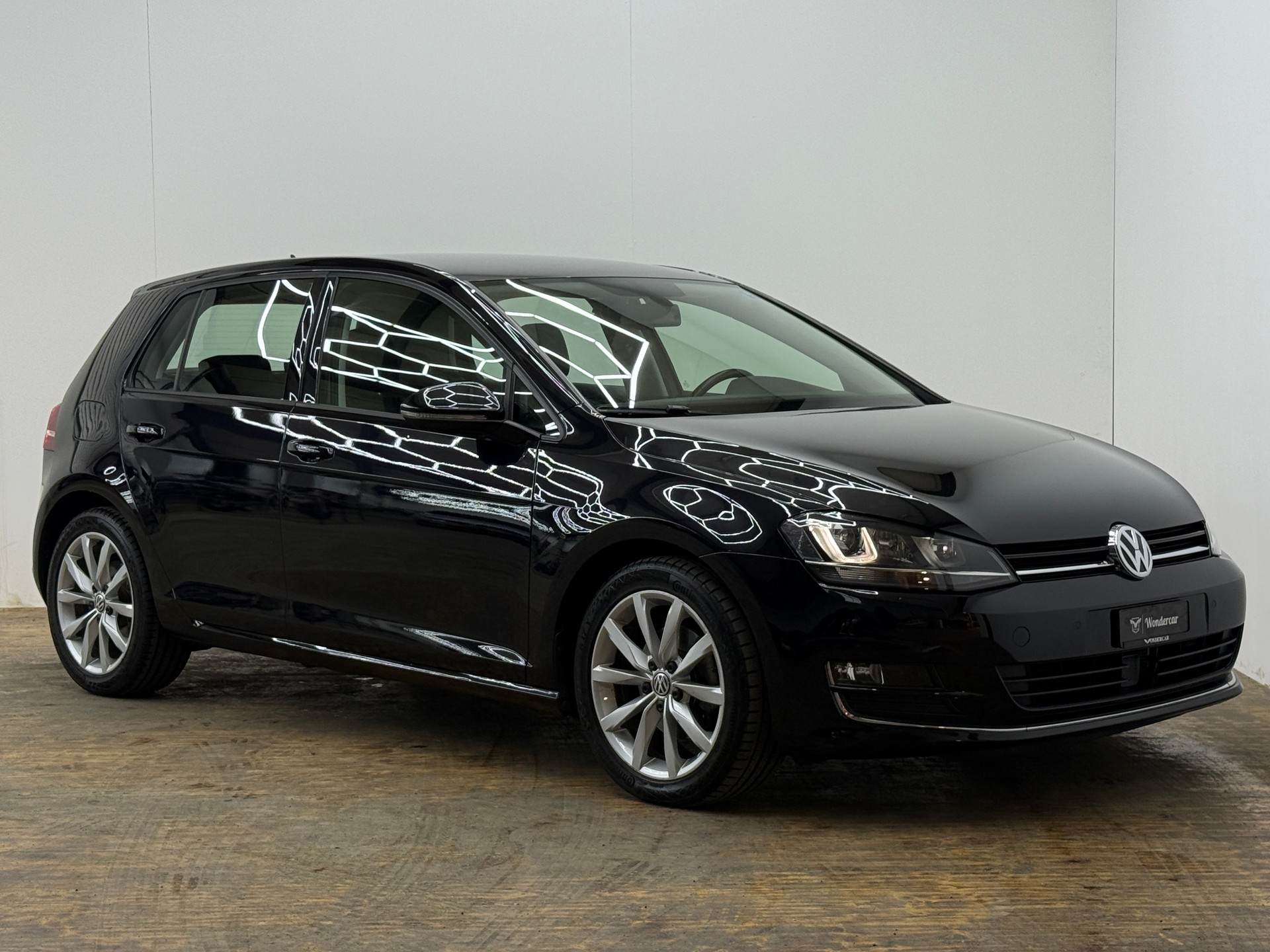 VW Golf 2.0 TDI Highline 4Motion-image-0