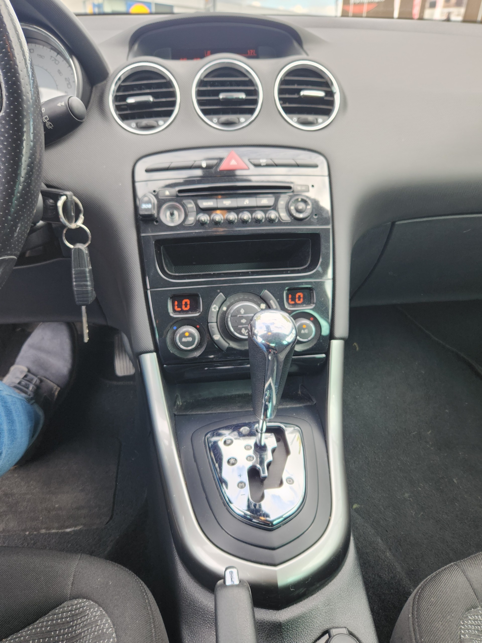 PEUGEOT 308 SW 1.6 16V Turbo Sport Pack Automatic-image-11
