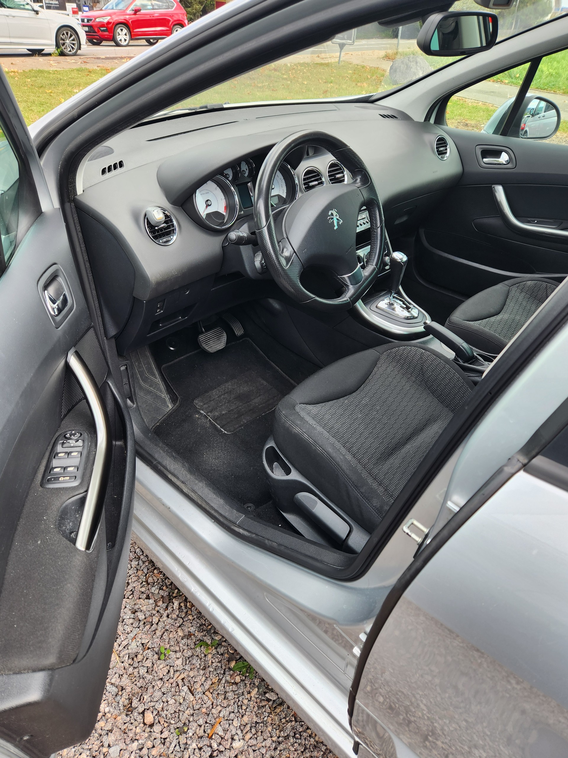 PEUGEOT 308 SW 1.6 16V Turbo Sport Pack Automatic-image-6