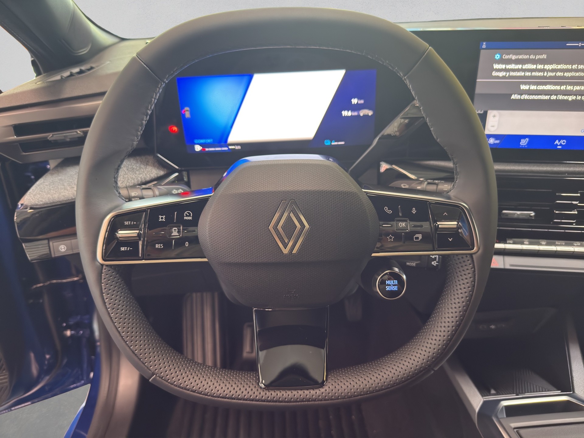 RENAULT Clio 1.8 E-Tech Techno-image-8