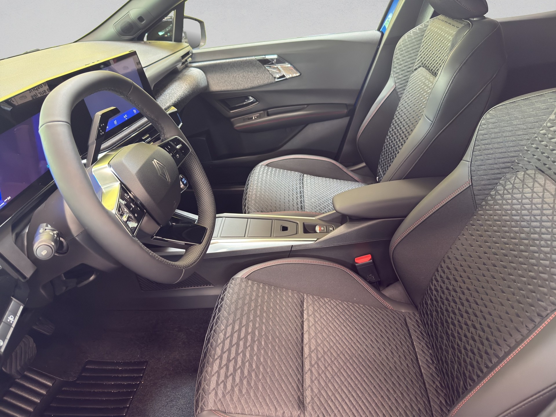 RENAULT Clio 1.8 E-Tech Techno-image-7