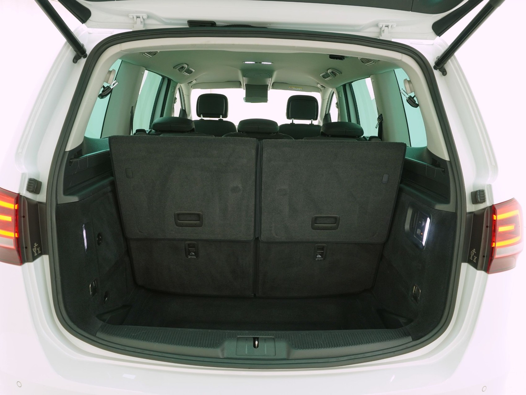 VW Sharan 1.4 TSI DSG Highline-image-14