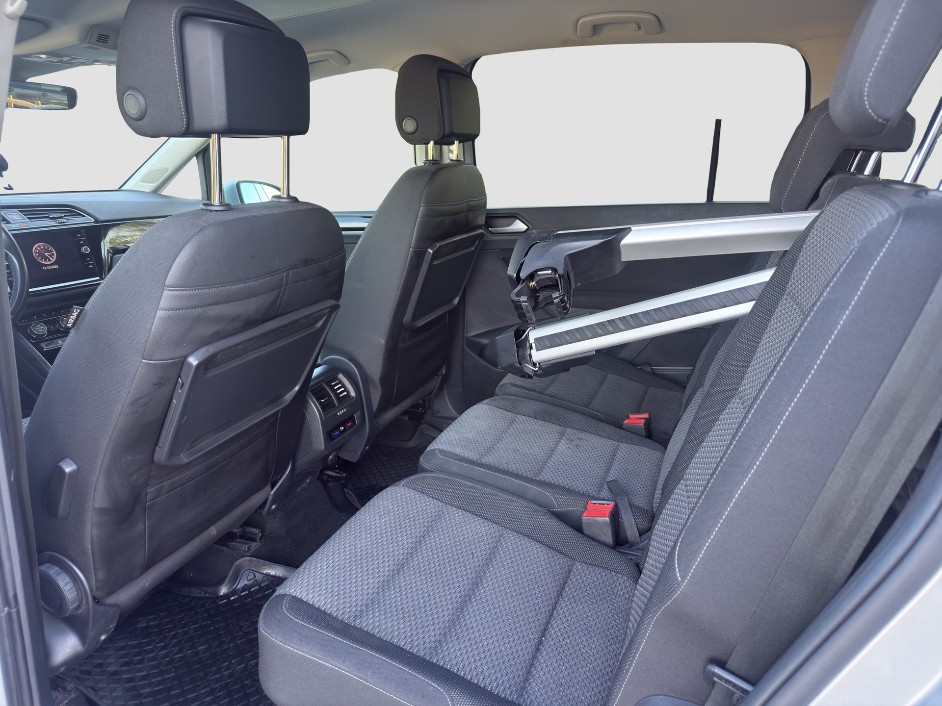 VW Touran 2.0 TDI BlueMotion Technology Comfortline DSG ** Frisch ab MFK und Service ** CH-Auto ** 1. Hand ** AHK ** Dachträger **-image-12