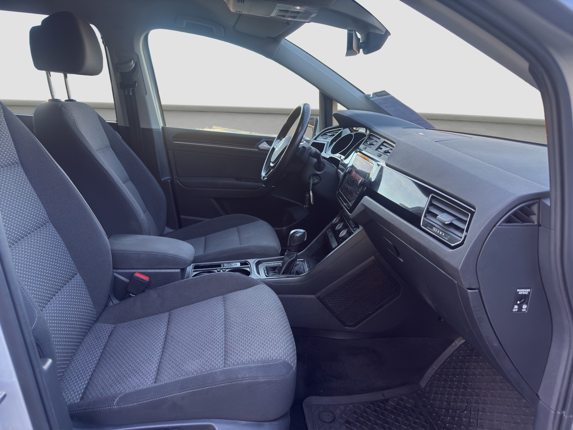 VW Touran 2.0 TDI BlueMotion Technology Comfortline DSG ** Frisch ab MFK und Service ** CH-Auto ** 1. Hand ** AHK ** Dachträger **-image-10