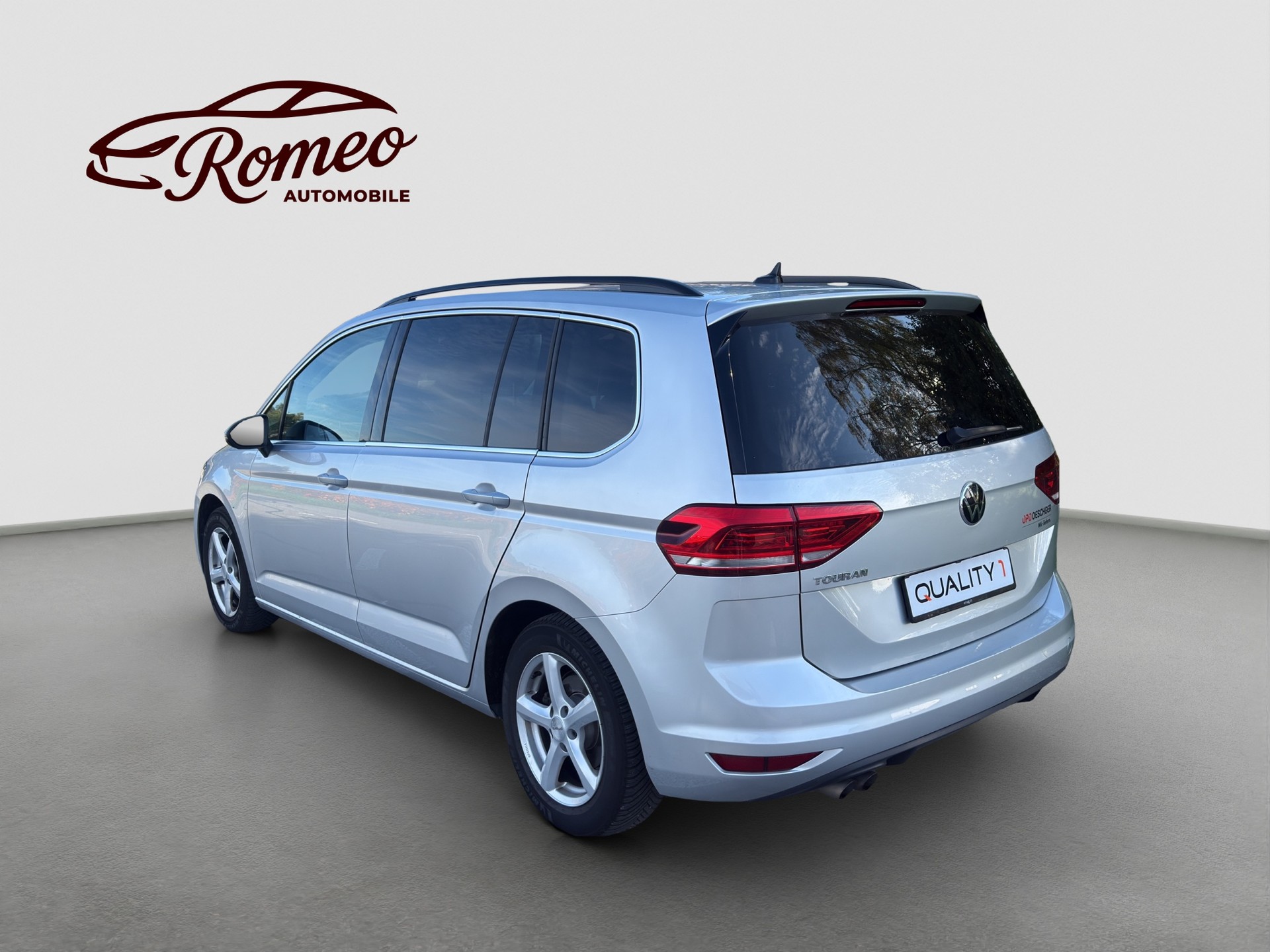VW Touran 2.0 TDI BlueMotion Technology Comfortline DSG ** Frisch ab MFK und Service ** CH-Auto ** 1. Hand ** AHK ** Dachträger **-image-1