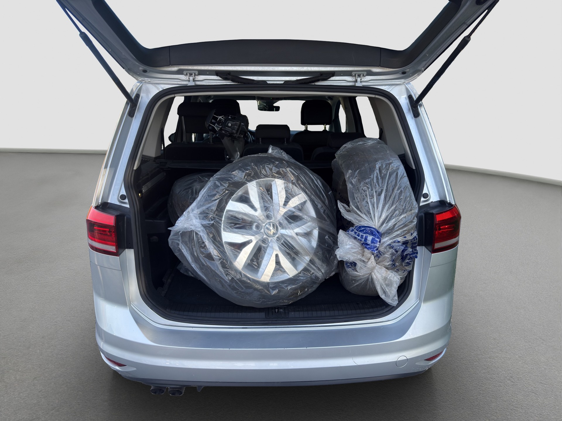 VW Touran 2.0 TDI BlueMotion Technology Comfortline DSG ** Frisch ab MFK und Service ** CH-Auto ** 1. Hand ** AHK ** Dachträger **-image-14