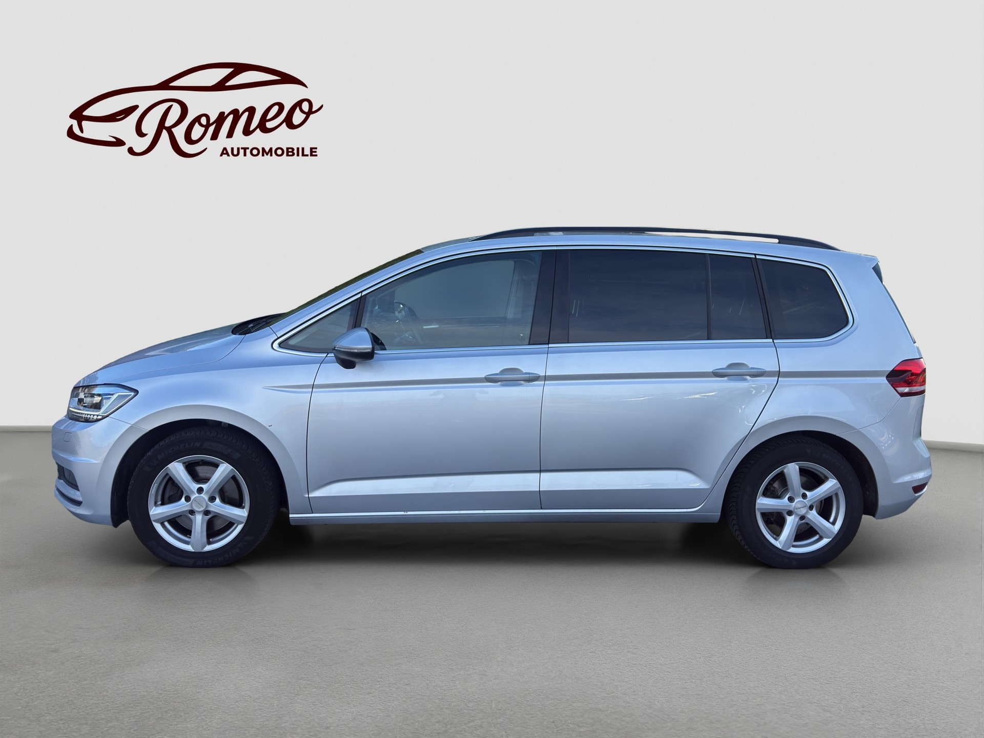 VW Touran 2.0 TDI BlueMotion Technology Comfortline DSG ** Frisch ab MFK und Service ** CH-Auto ** 1. Hand ** AHK ** Dachträger **-image-4