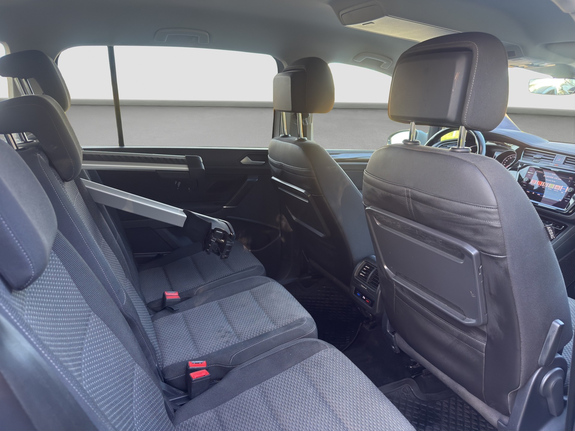 VW Touran 2.0 TDI BlueMotion Technology Comfortline DSG ** Frisch ab MFK und Service ** CH-Auto ** 1. Hand ** AHK ** Dachträger **-image-13
