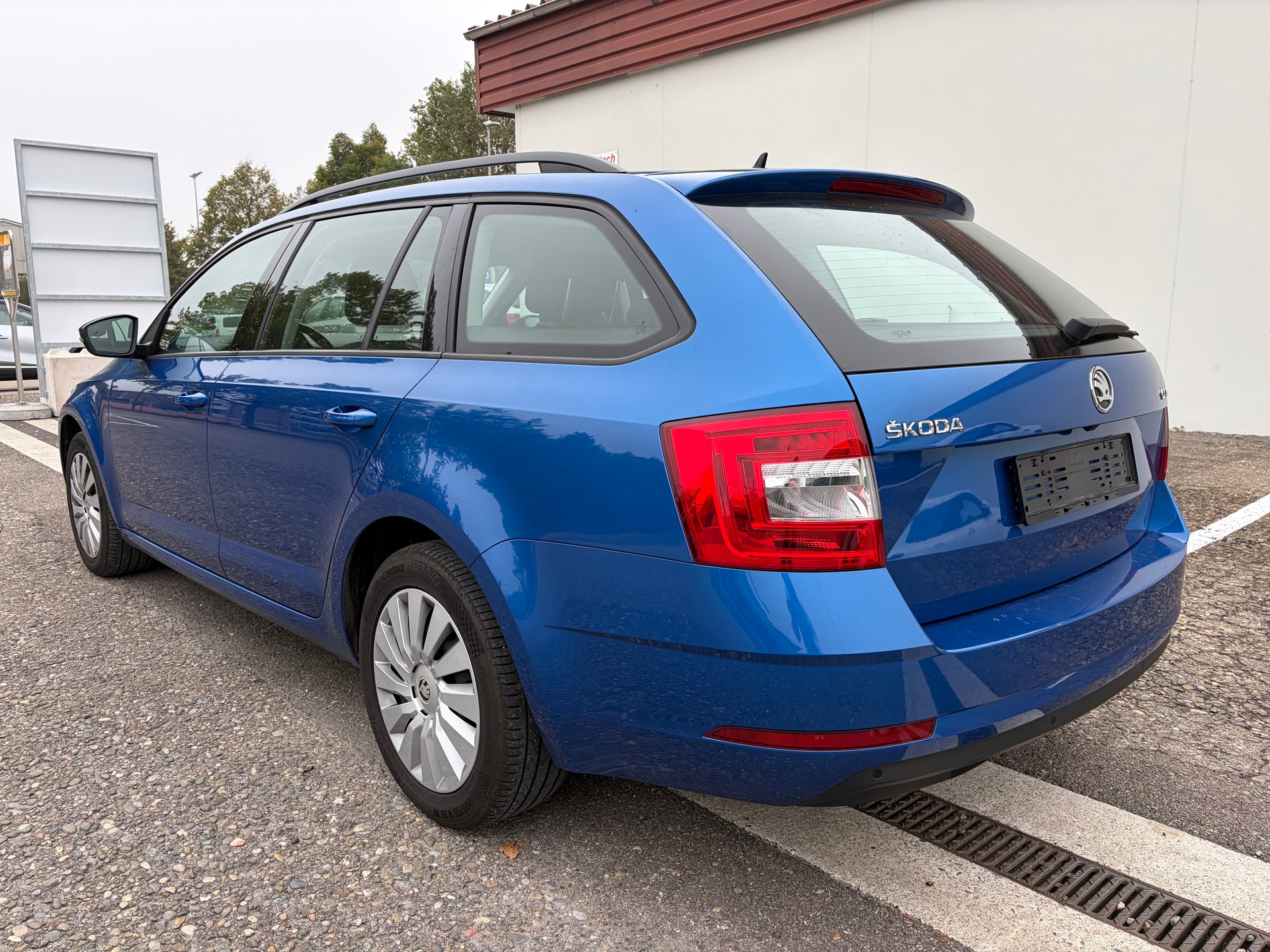 SKODA Octavia Combi 1.5 TSI Ambition DSG-image-2