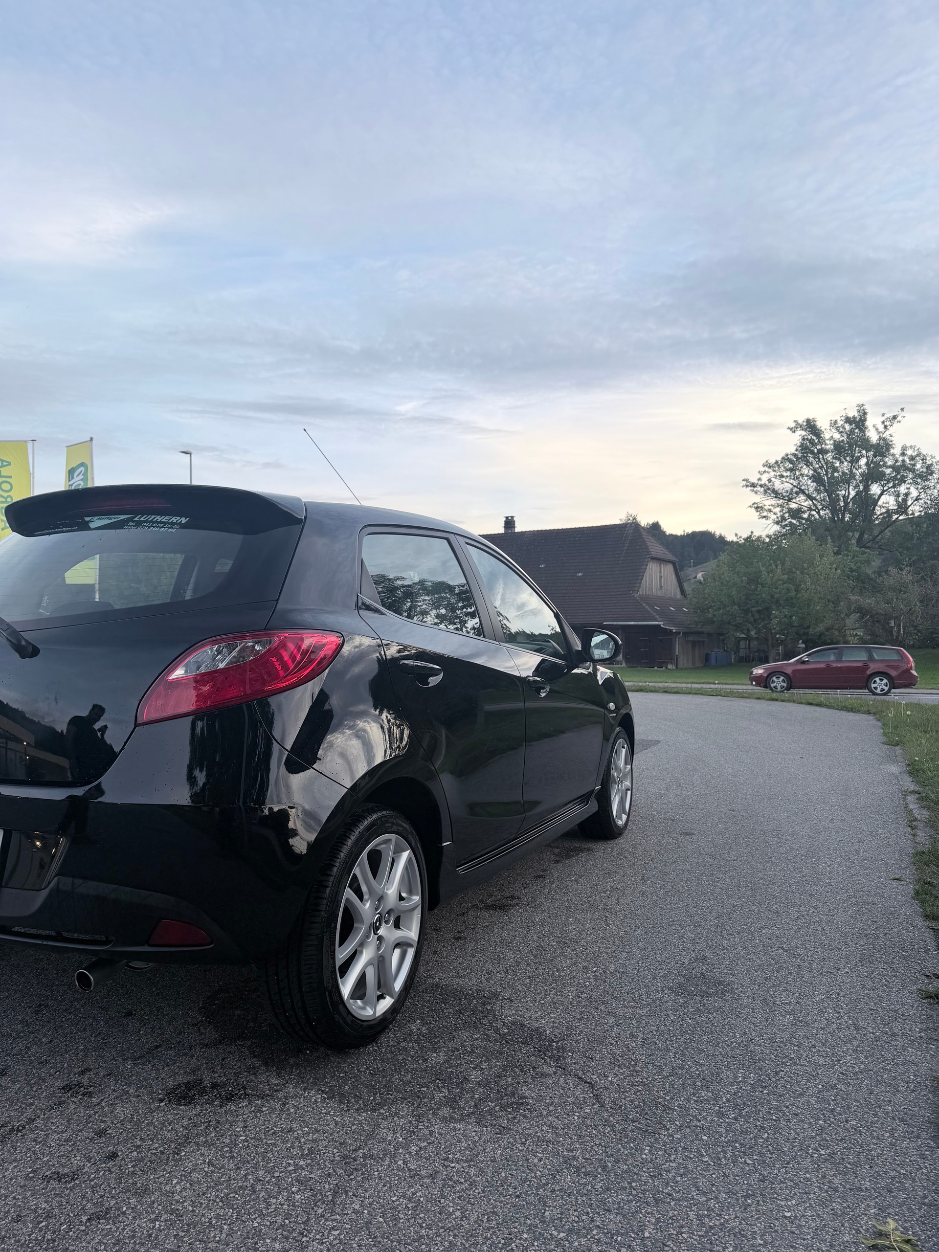 MAZDA 2-image-4
