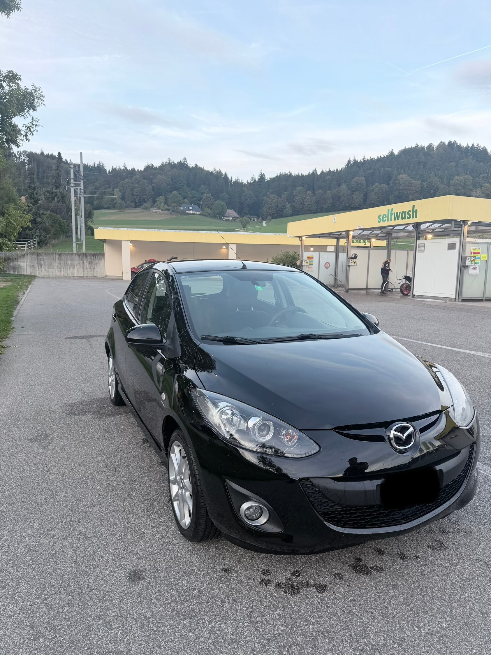 MAZDA 2-image-1