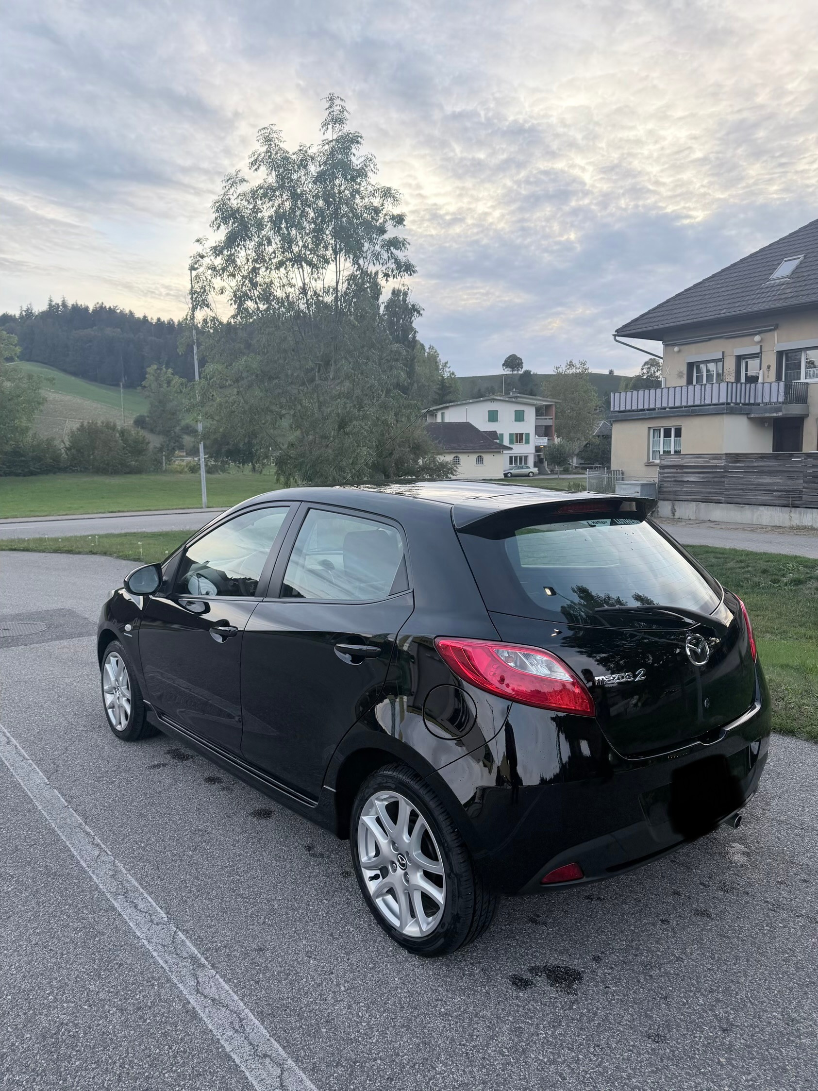 MAZDA 2-image-2
