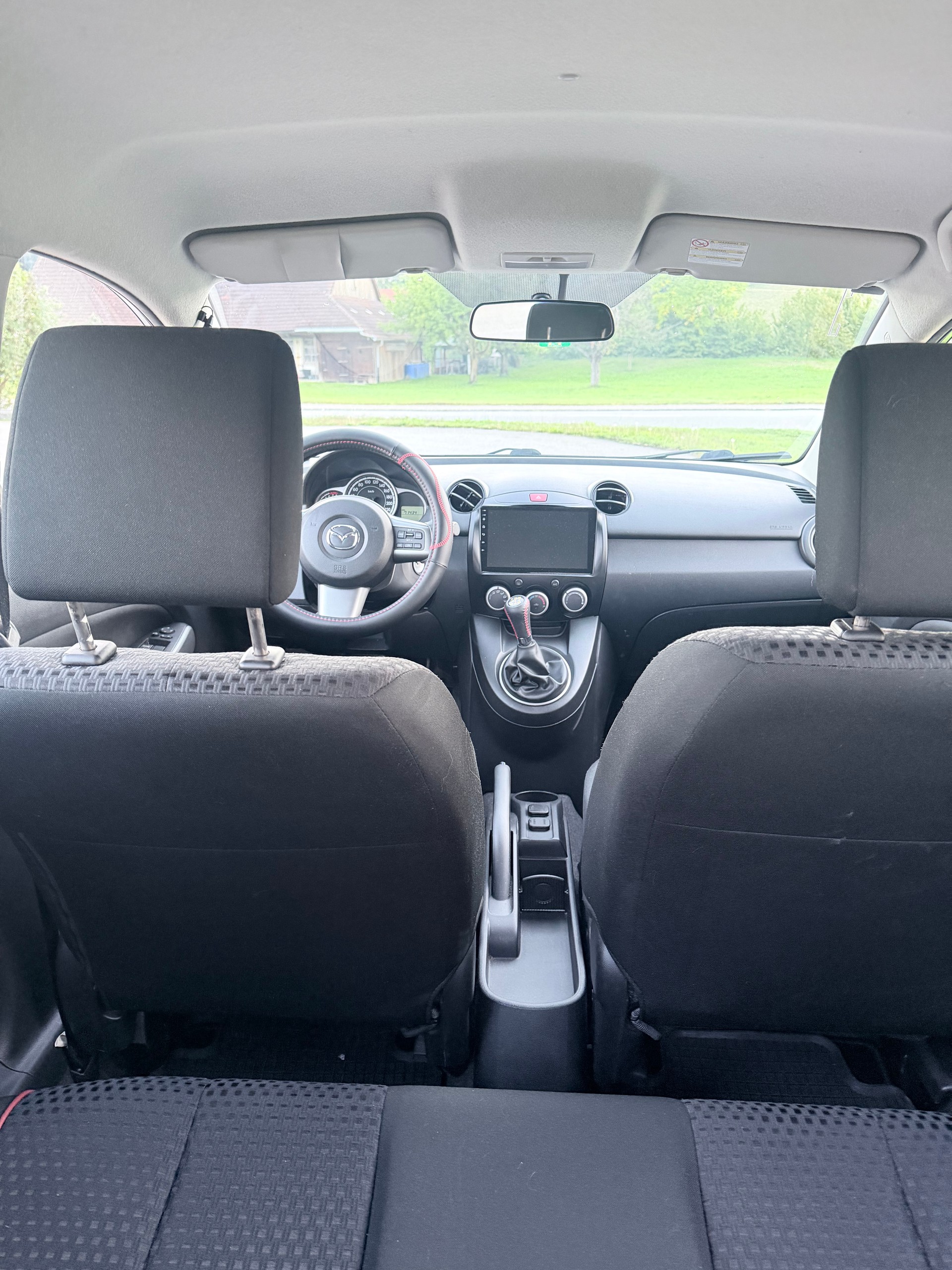 MAZDA 2-image-3
