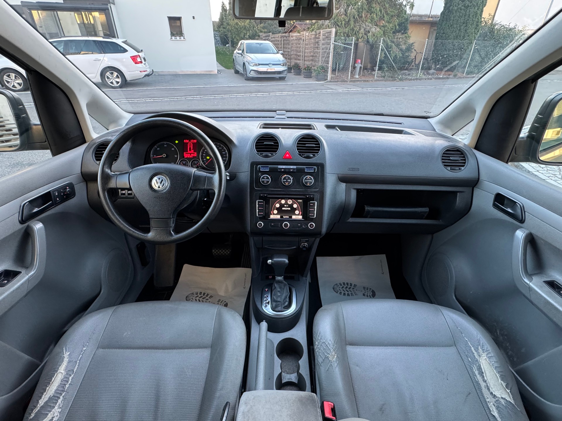 VW Caddy Maxi Life 1.9TDI A-image-5