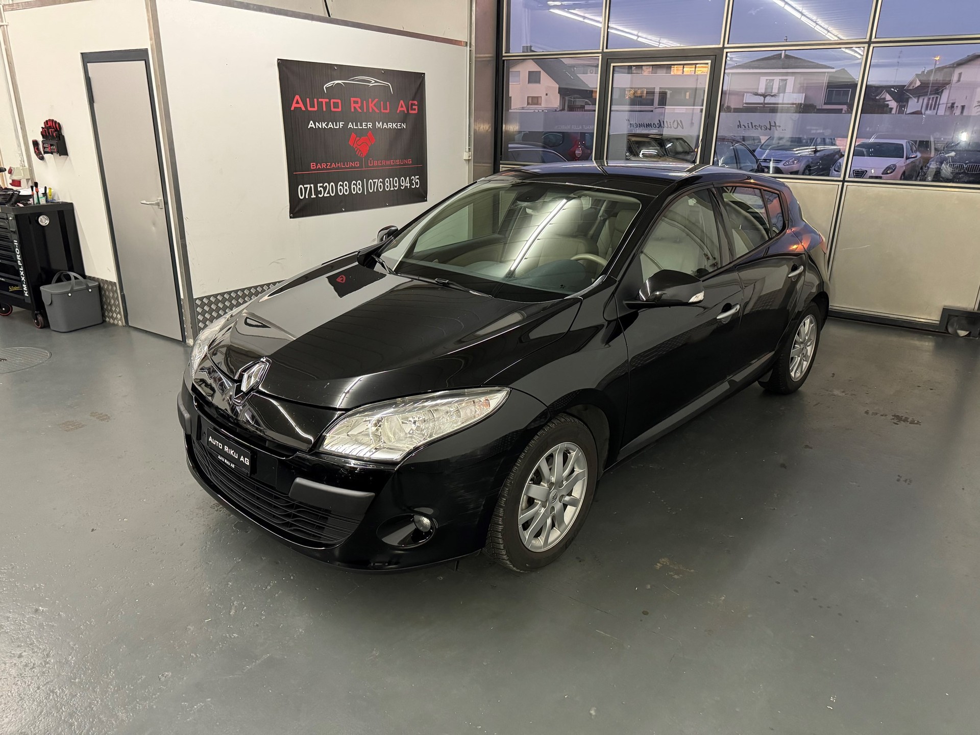 RENAULT Mégane 2.0 16V Privilège CVT-image-3