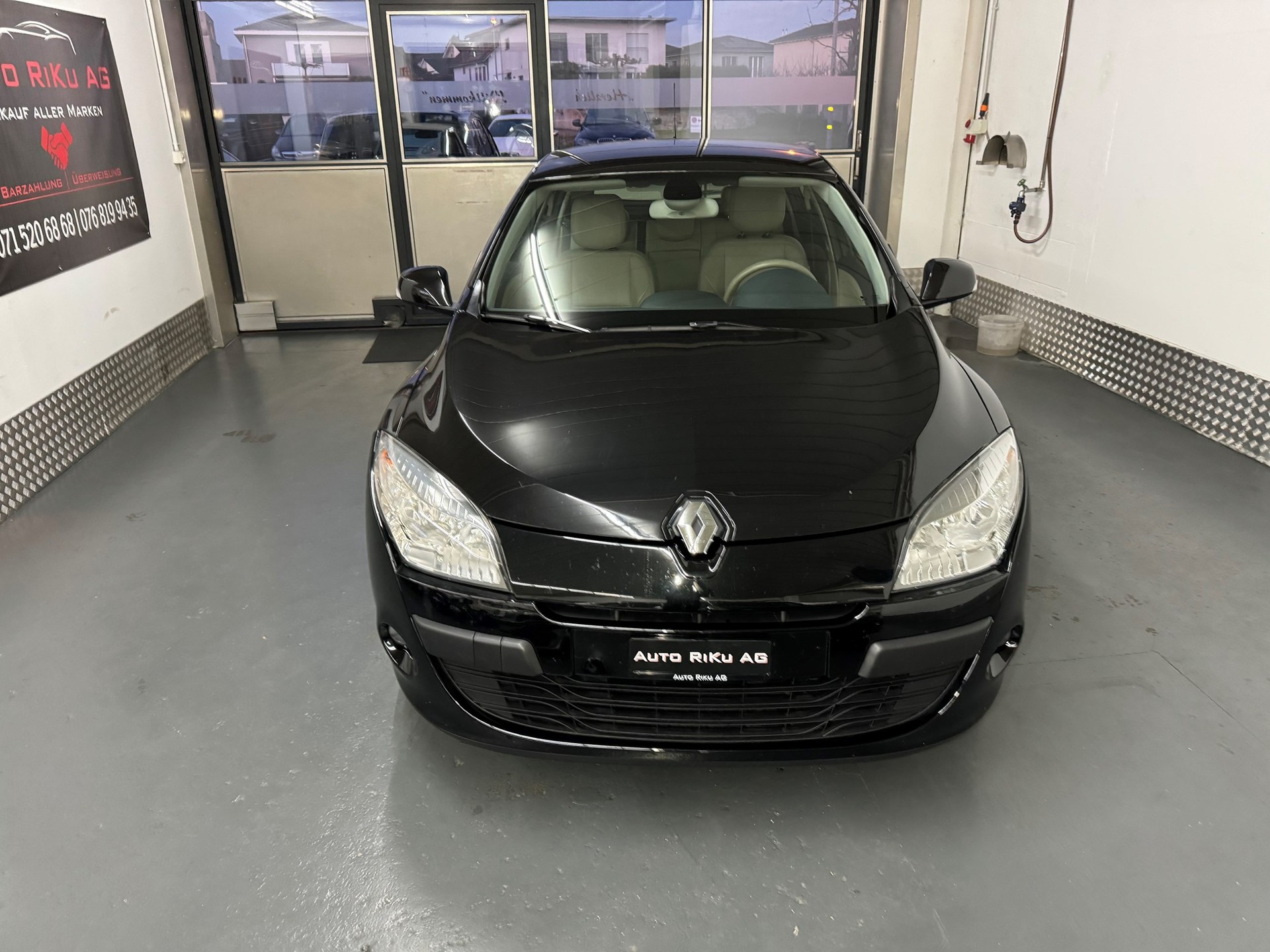 RENAULT Mégane 2.0 16V Privilège CVT-image-2