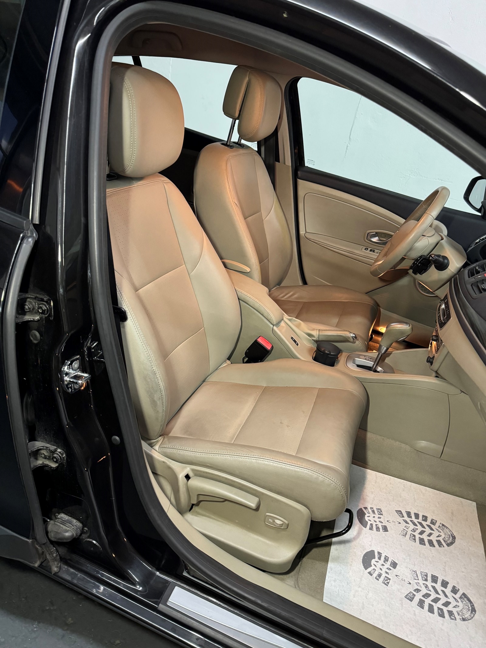 RENAULT Mégane 2.0 16V Privilège CVT-image-16
