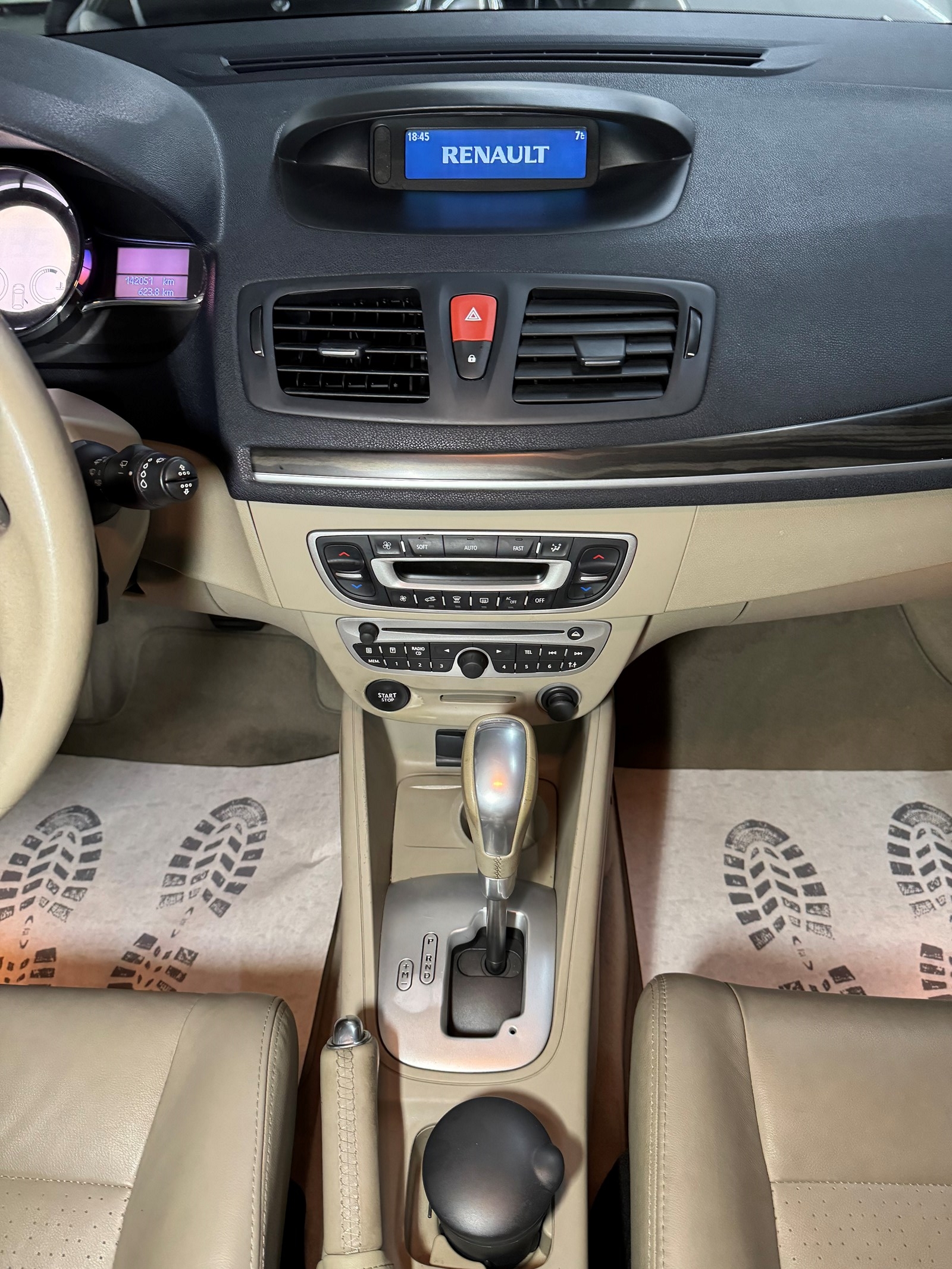 RENAULT Mégane 2.0 16V Privilège CVT-image-13