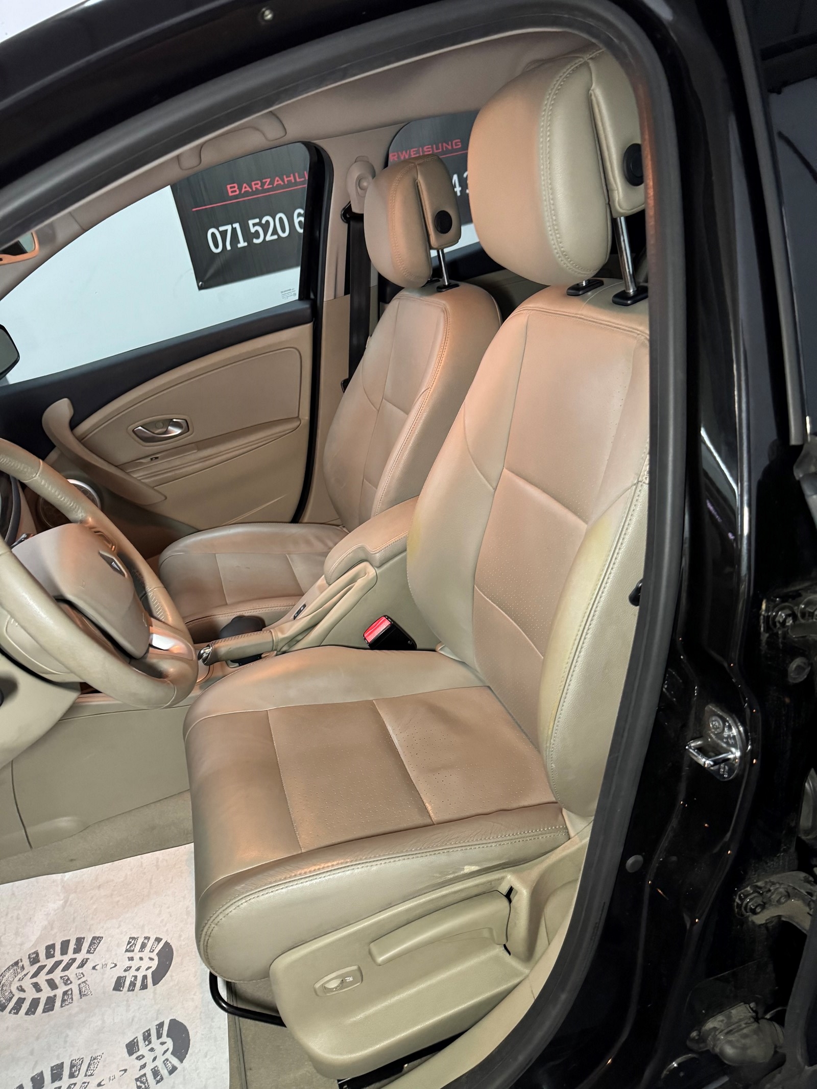 RENAULT Mégane 2.0 16V Privilège CVT-image-11