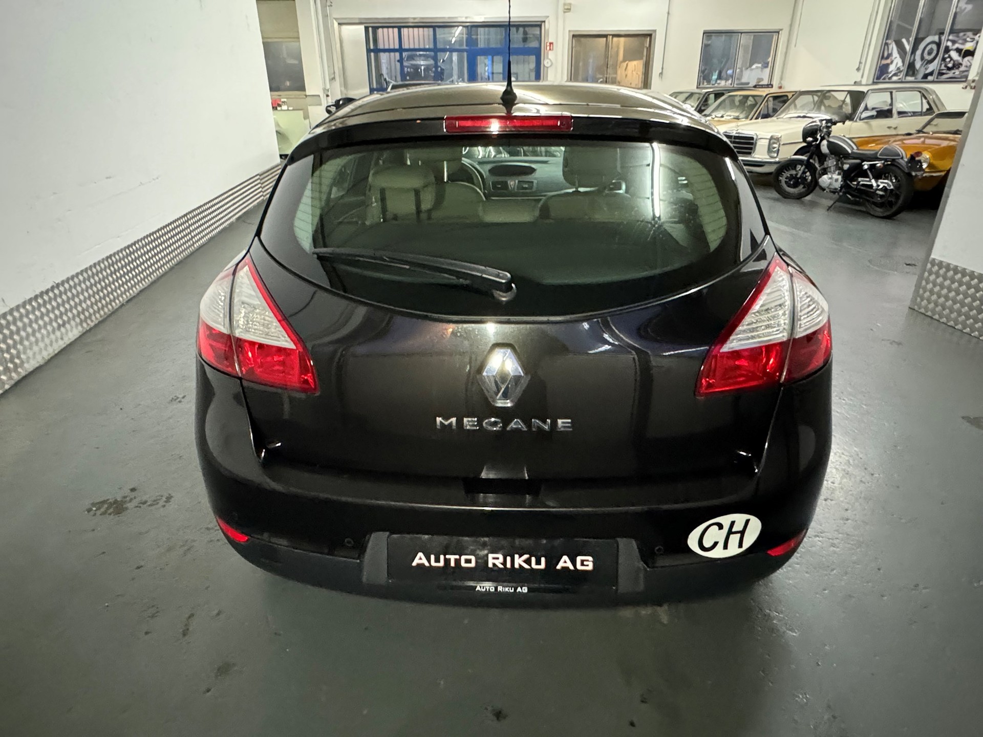 RENAULT Mégane 2.0 16V Privilège CVT-image-8