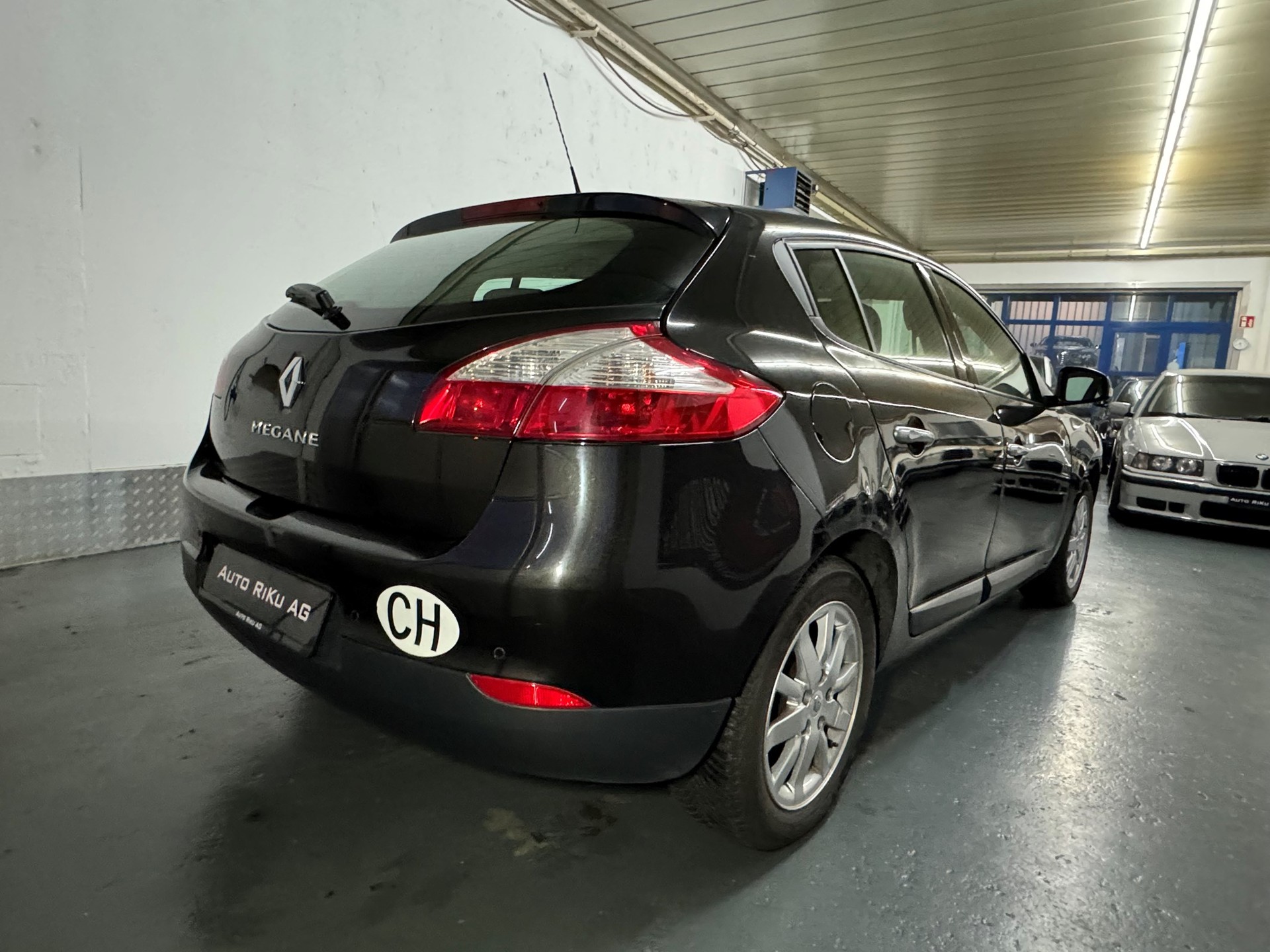 RENAULT Mégane 2.0 16V Privilège CVT-image-7