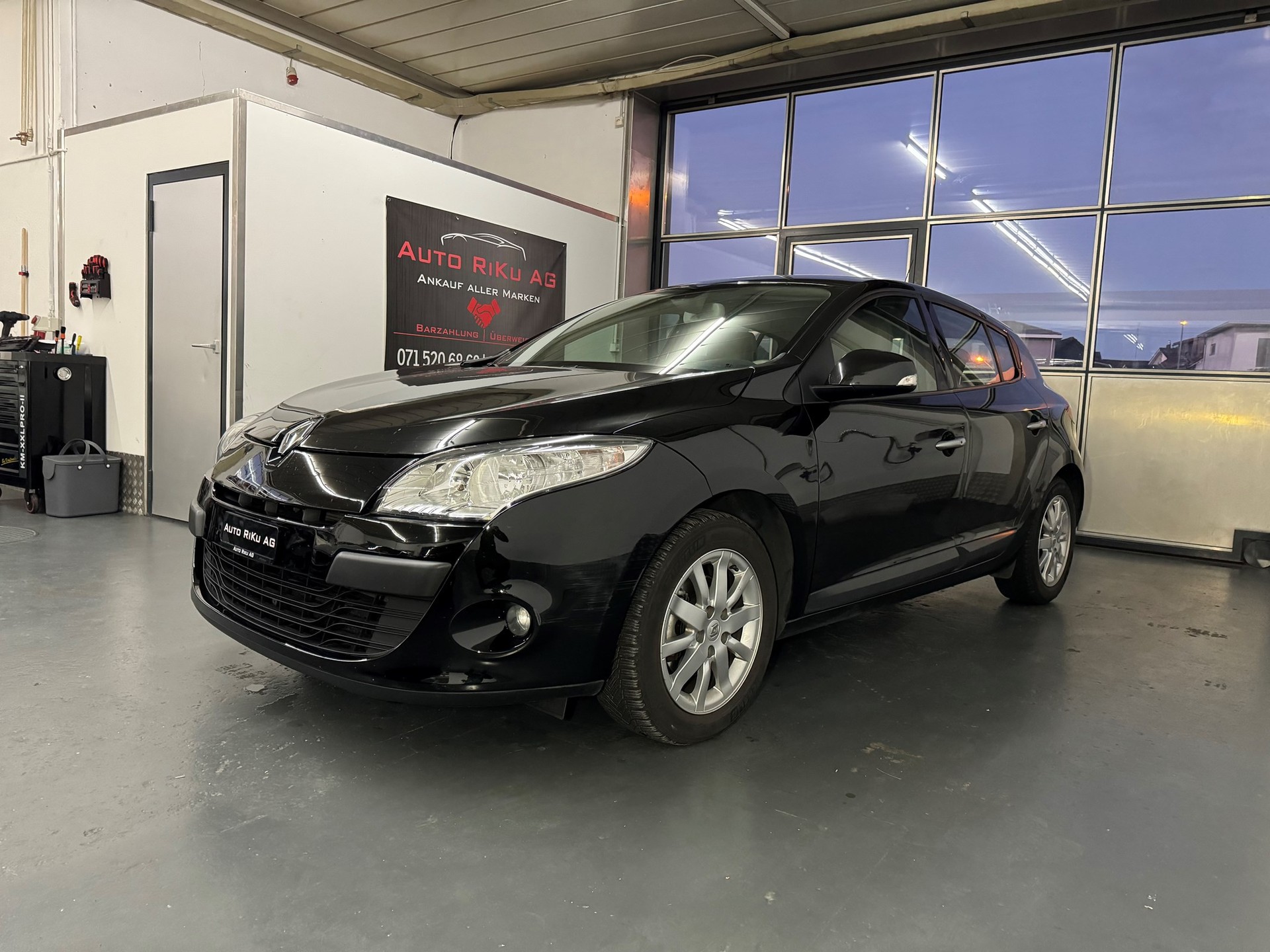 RENAULT Mégane 2.0 16V Privilège CVT-image-4