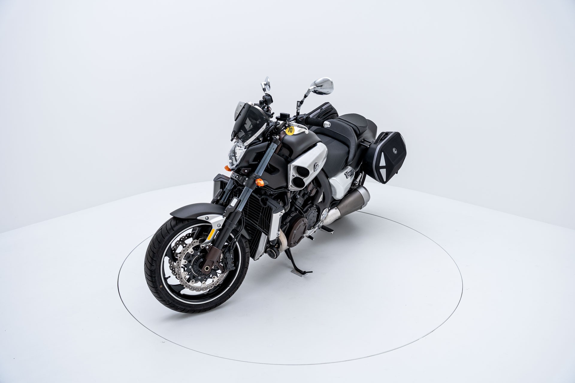 YAMAHA V-MAX-showroom-element-2
