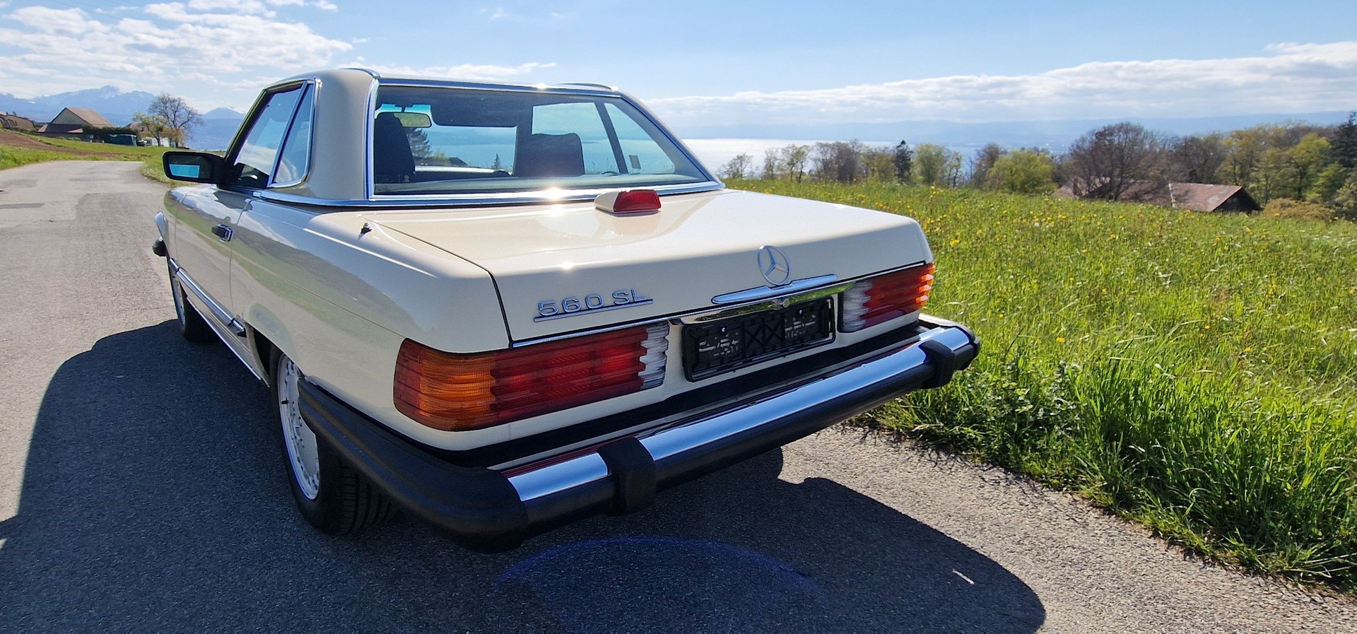 MERCEDES-BENZ 560 SL-image-1