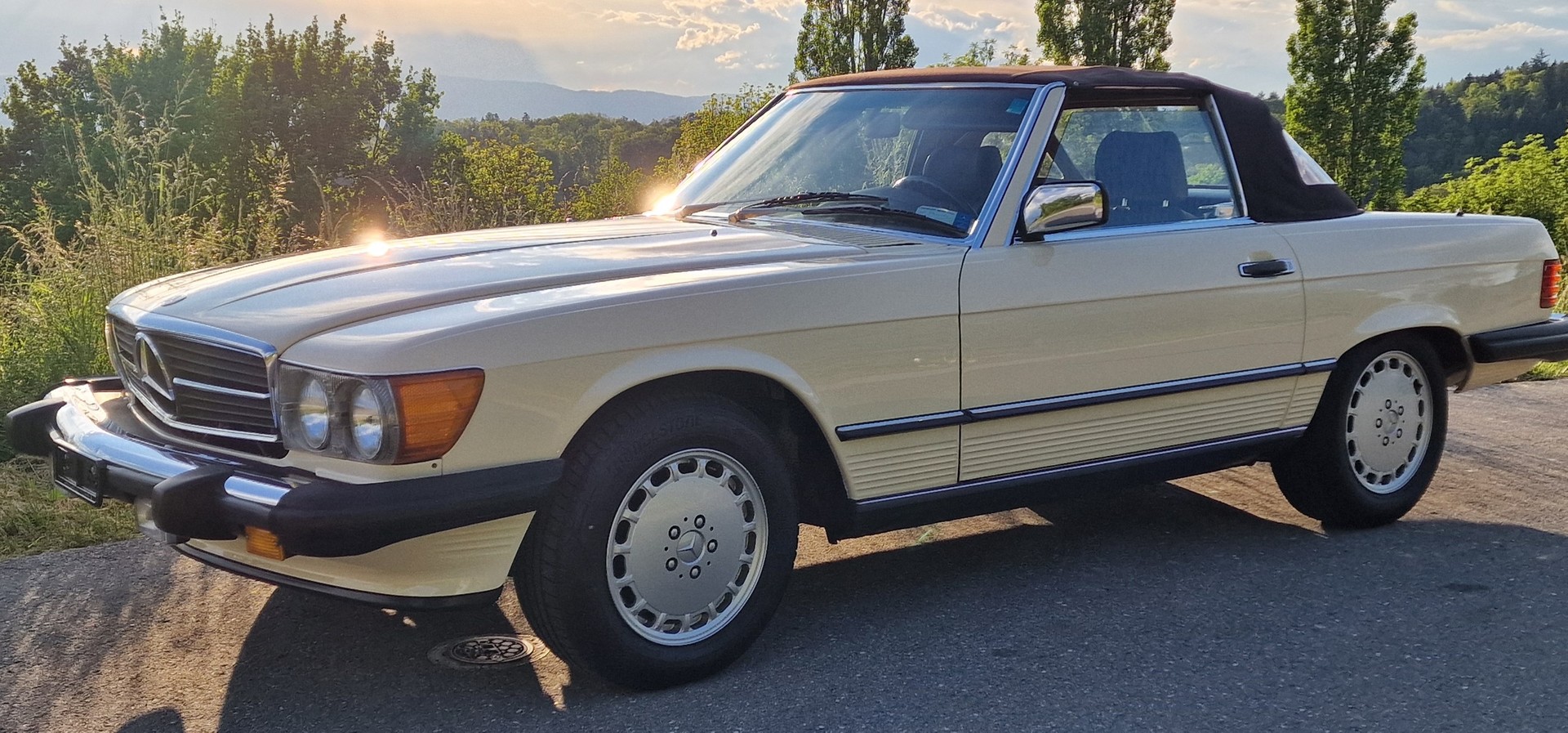 MERCEDES-BENZ 560 SL-image-3