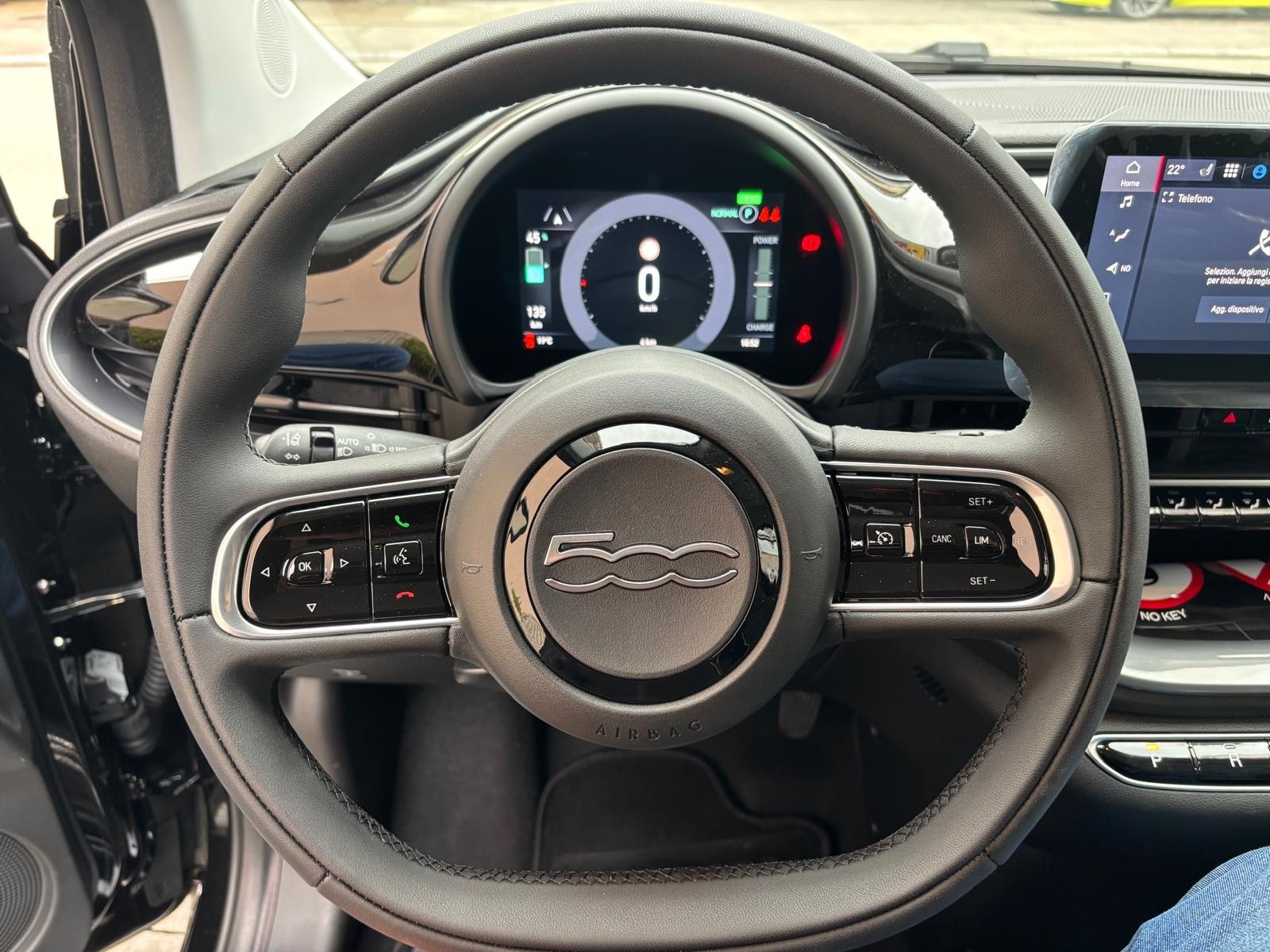 FIAT 500 electric 87 kW Swiss Edition-image-1
