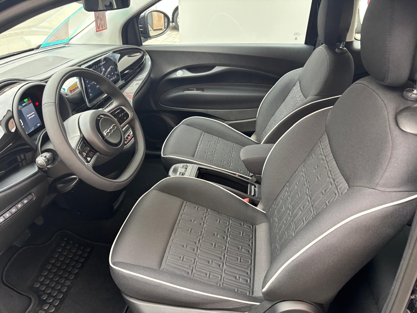 FIAT 500 electric 87 kW Swiss Edition-image-3