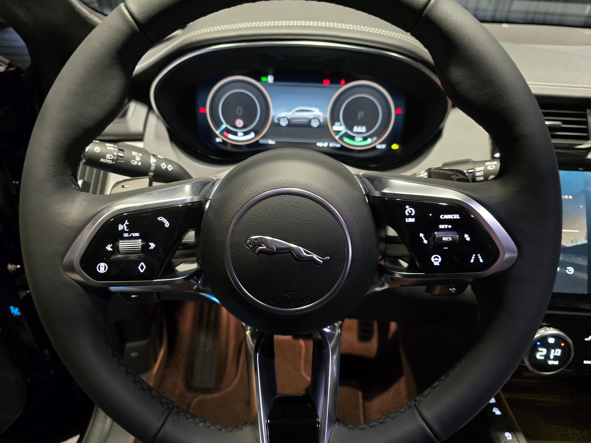 JAGUAR E-Pace 1.5 T 270e R-Dynamic HSE AWD-image-8