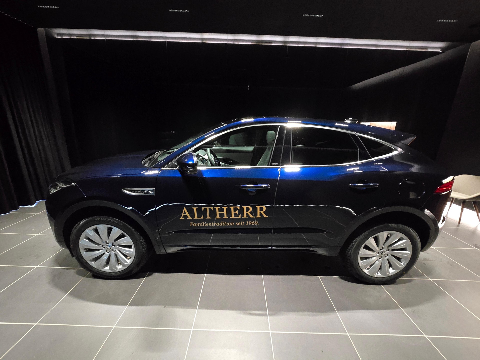 JAGUAR E-Pace 1.5 T 270e R-Dynamic HSE AWD-image-1