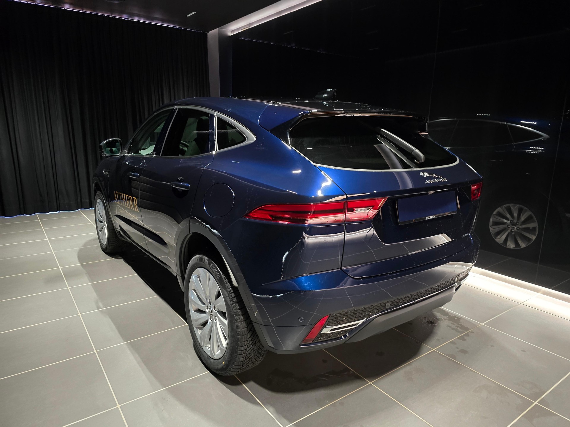 JAGUAR E-Pace 1.5 T 270e R-Dynamic HSE AWD-image-2