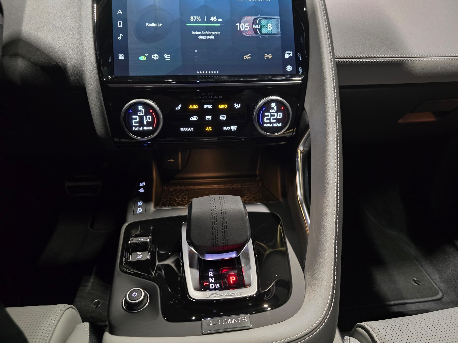 JAGUAR E-Pace 1.5 T 270e R-Dynamic HSE AWD-image-18