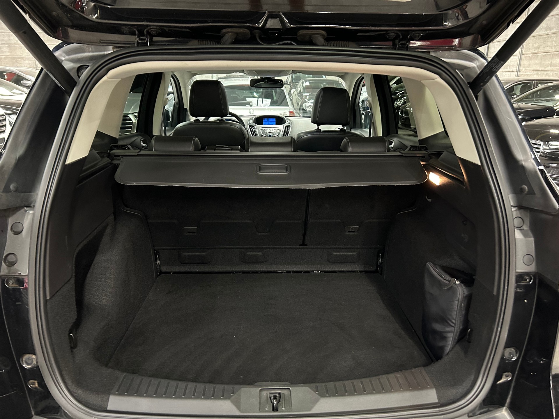 FORD Kuga 2.0 TDCi Carving 4WD PowerShift-image-9