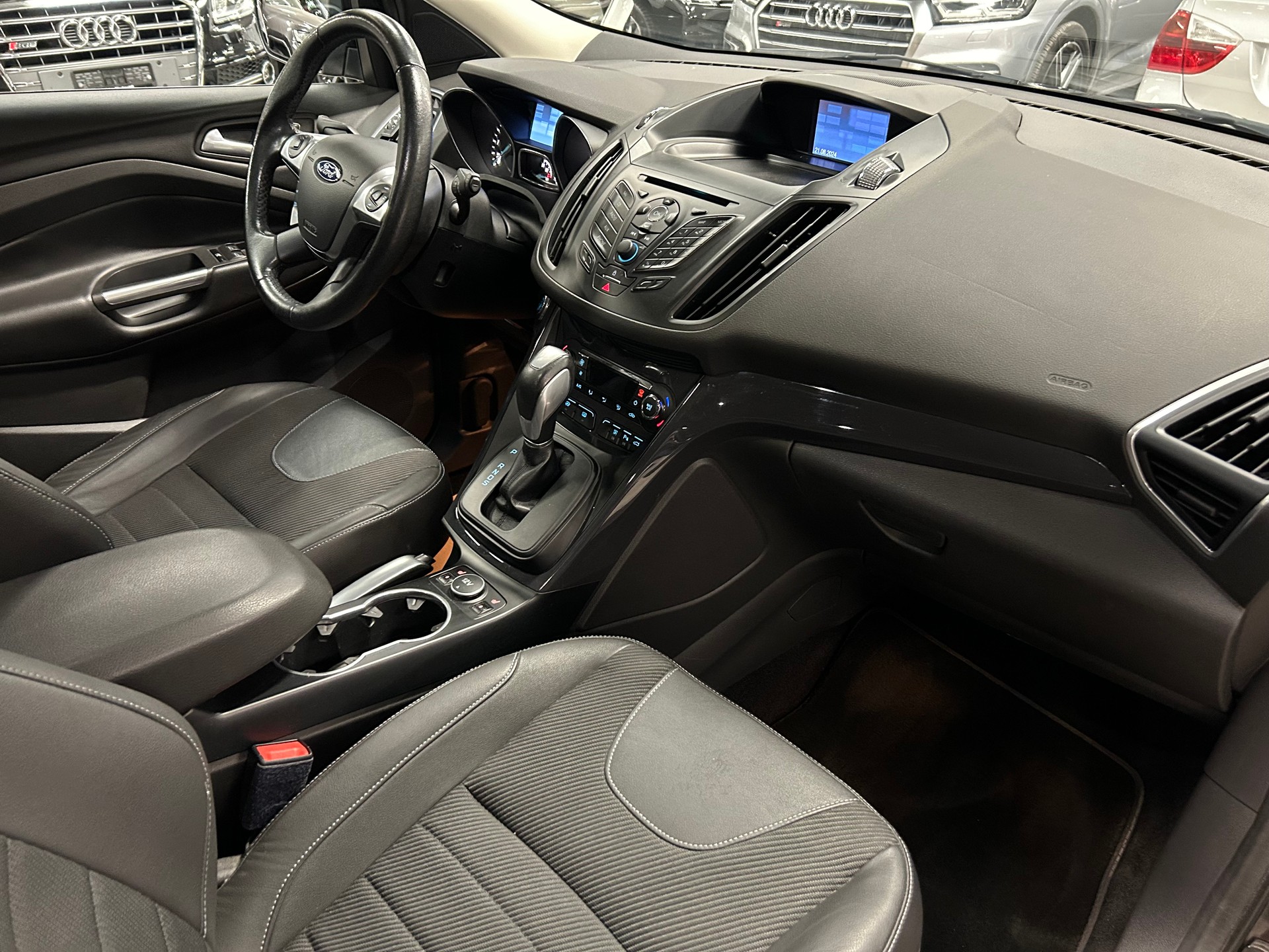 FORD Kuga 2.0 TDCi Carving 4WD PowerShift-image-12