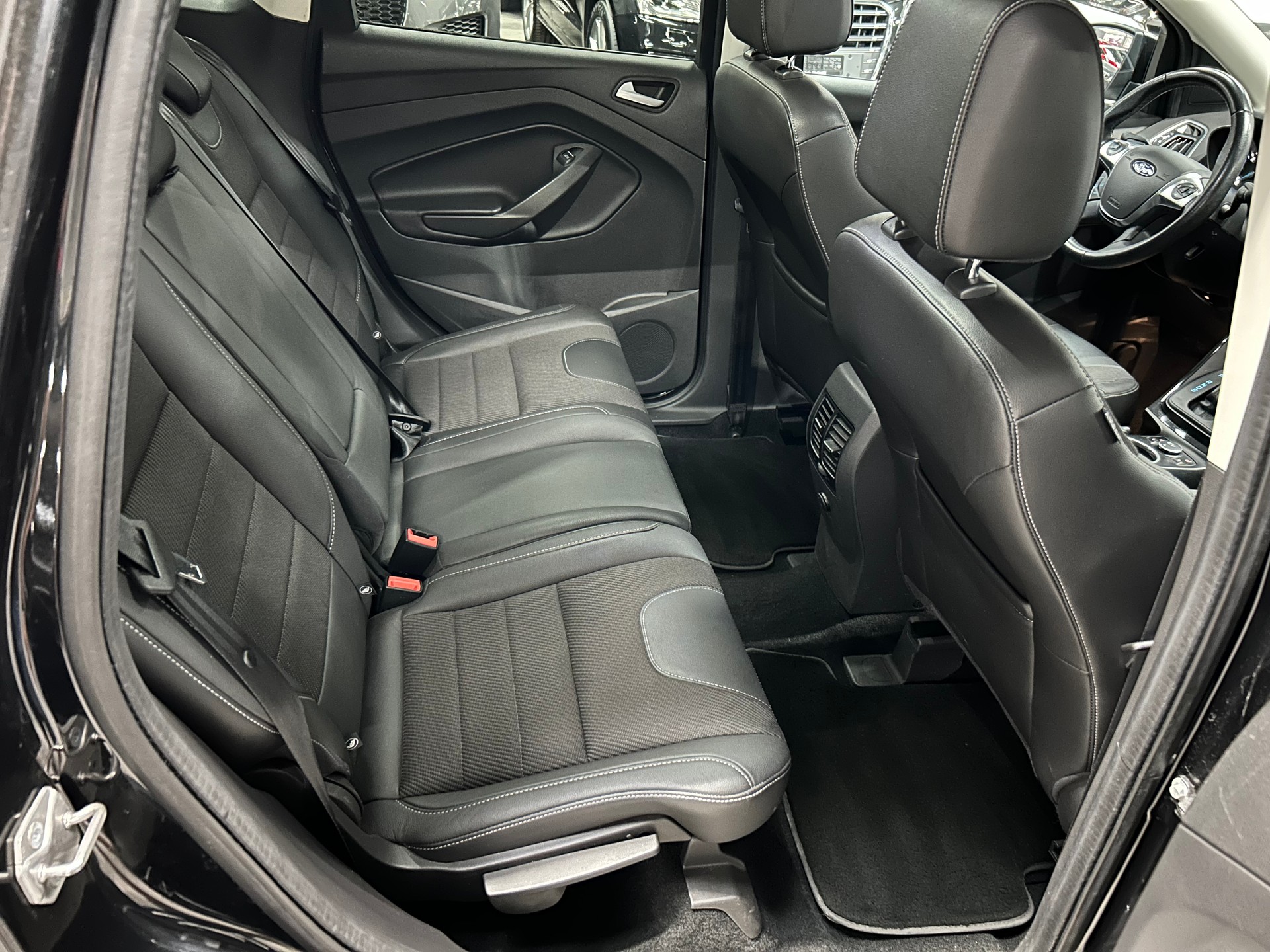 FORD Kuga 2.0 TDCi Carving 4WD PowerShift-image-10