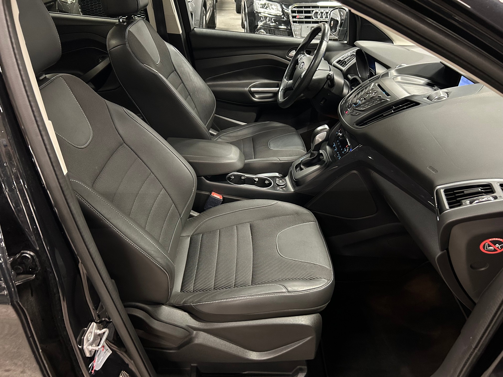 FORD Kuga 2.0 TDCi Carving 4WD PowerShift-image-11