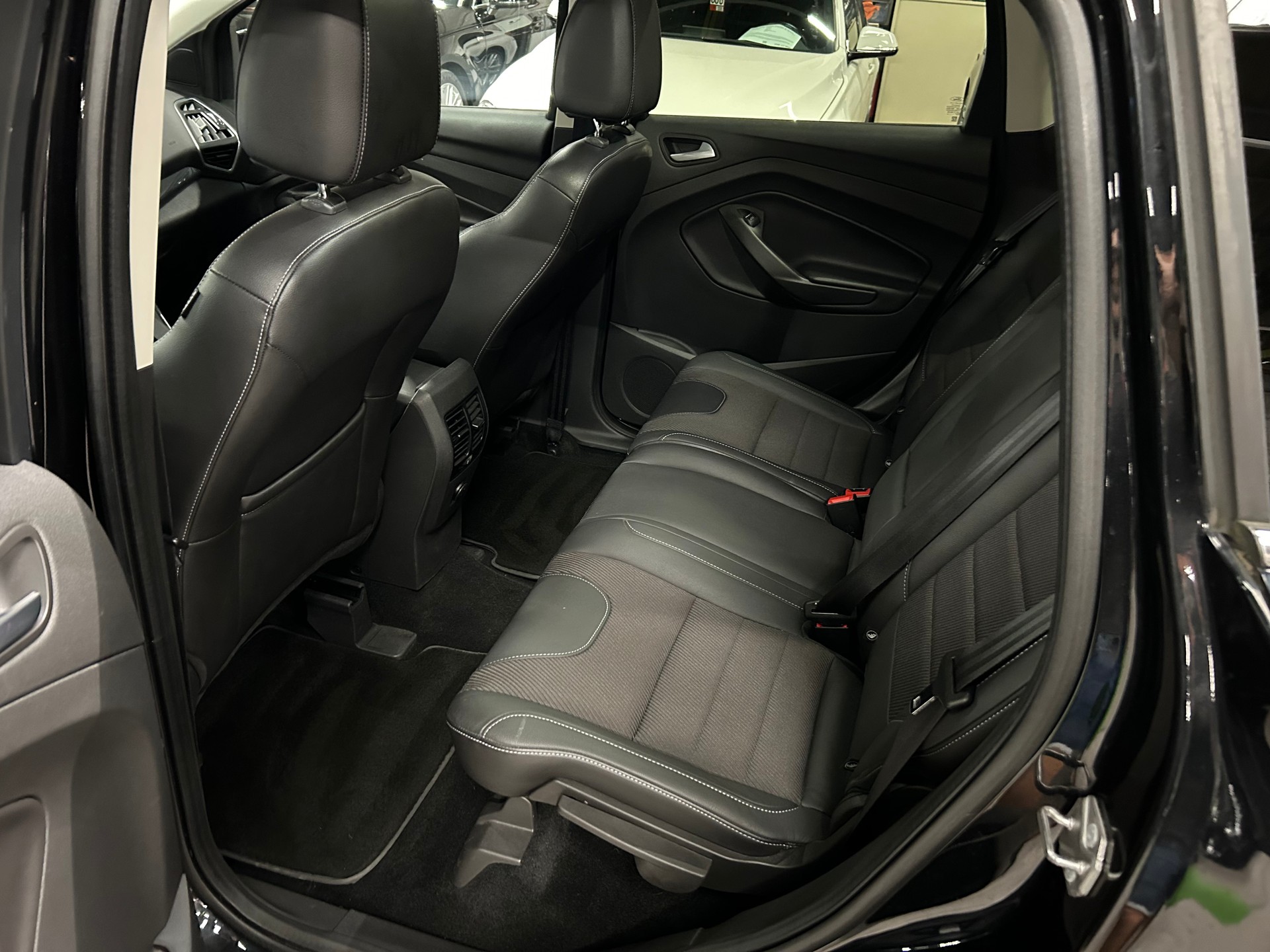 FORD Kuga 2.0 TDCi Carving 4WD PowerShift-image-8