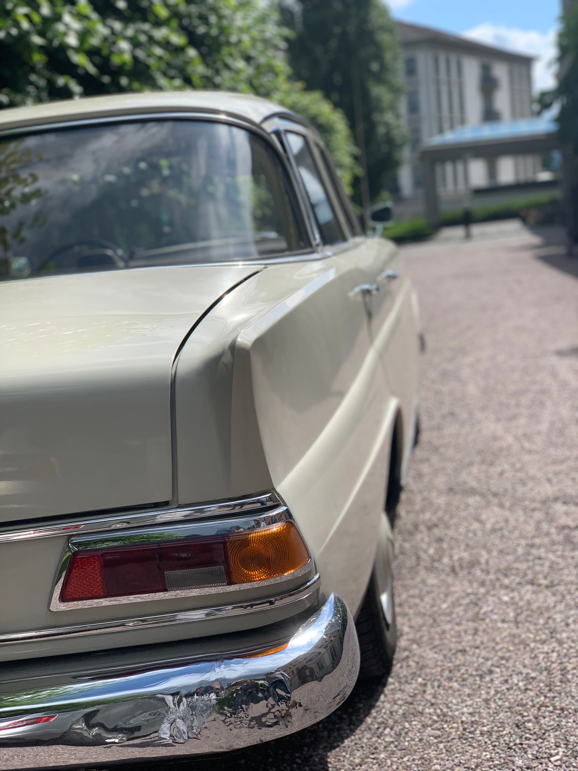 MERCEDES-BENZ 200-image-1