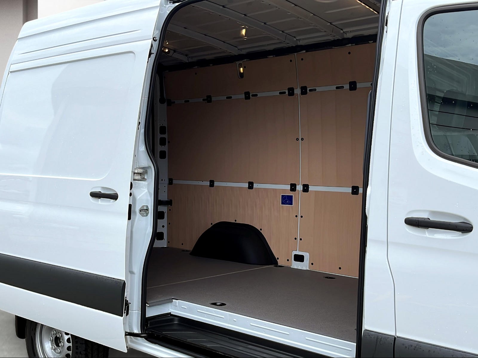 MERCEDES-BENZ Sprinter 319 CDI Standard 9G-TRONIC 4x4-image-6