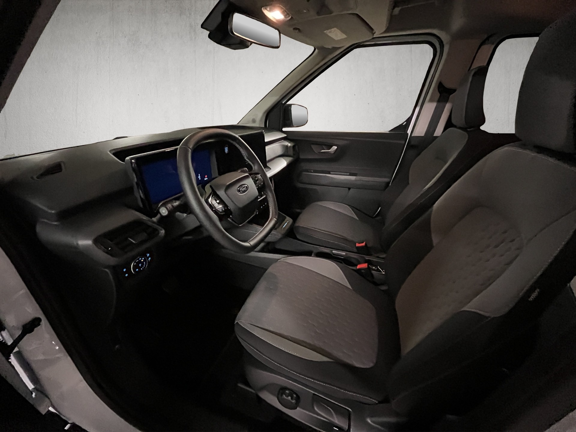 FORD E-Tourneo Courier Titanium-image-9
