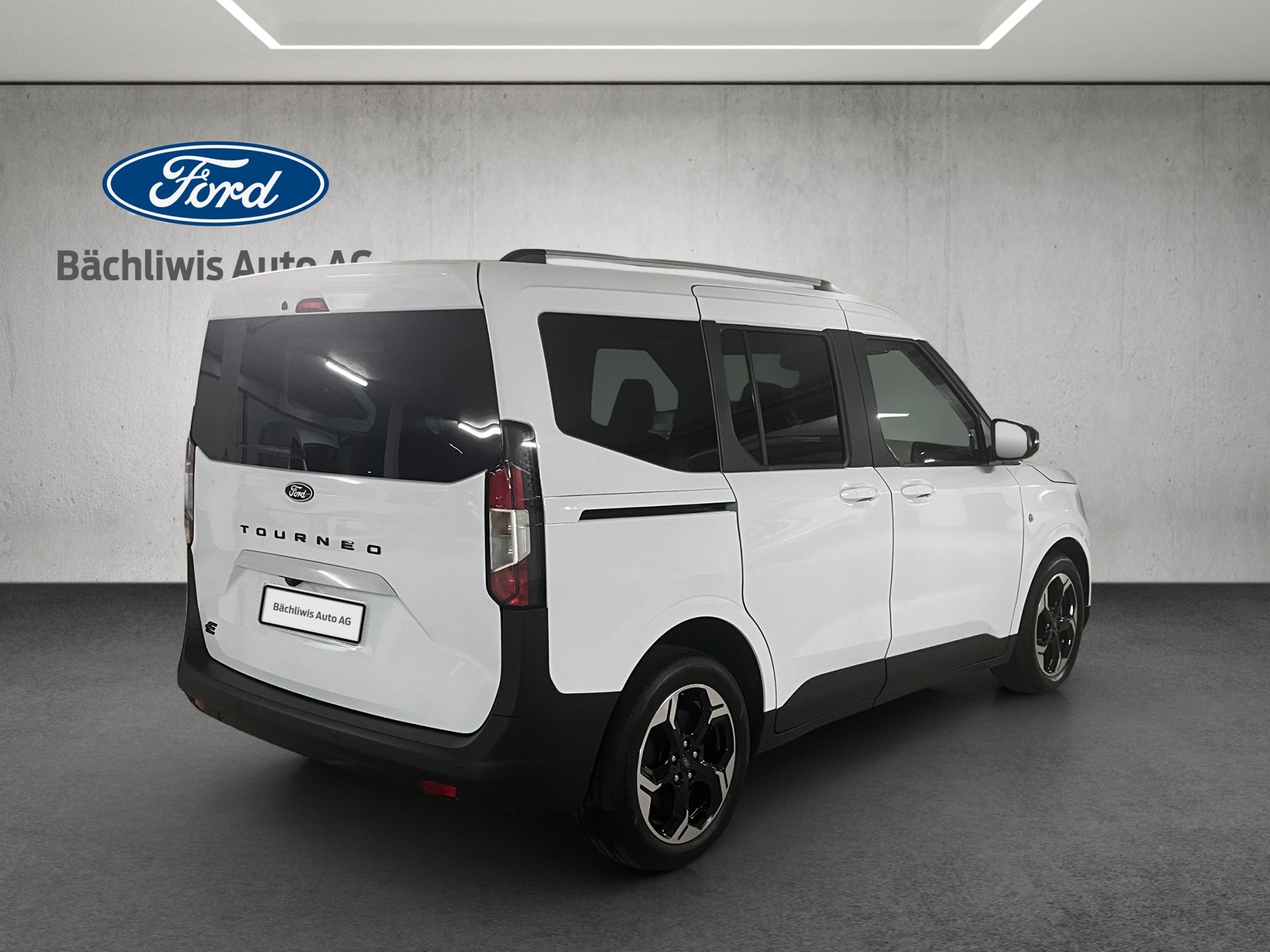 FORD E-Tourneo Courier Titanium-image-4