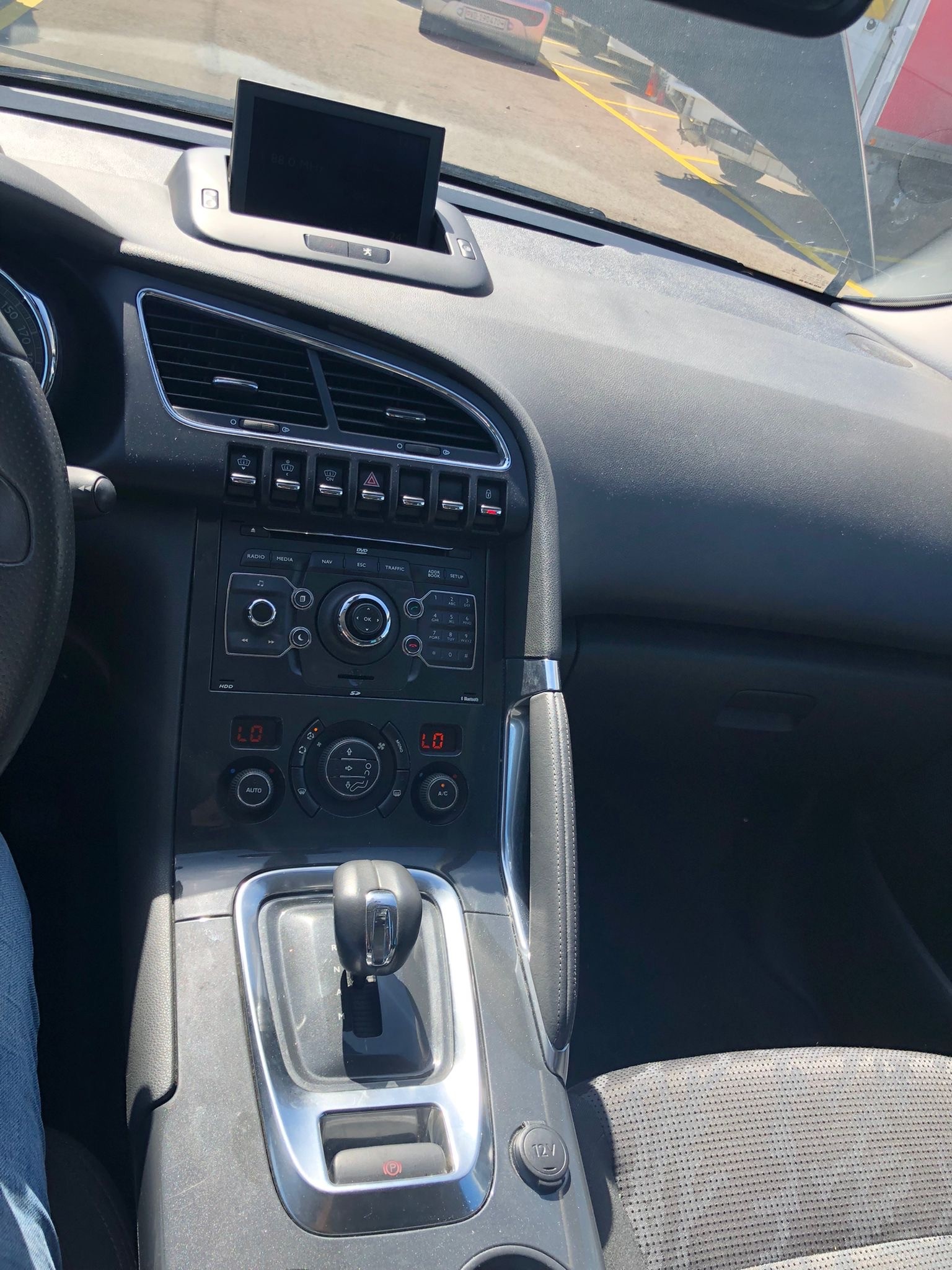 PEUGEOT 3008 HYbrid4 2.0 HDI EGS6-image-7