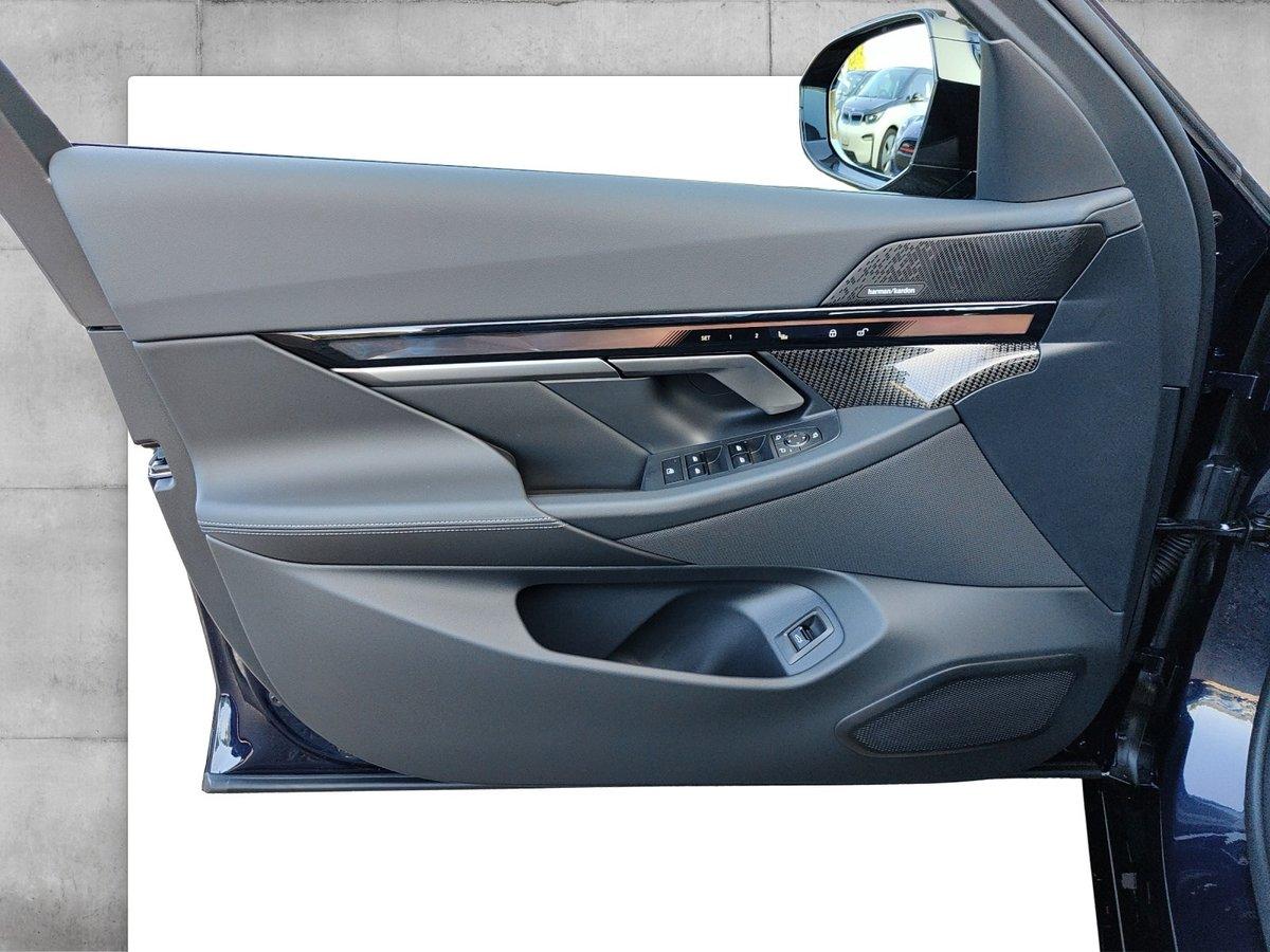 BMW i5 M60 xDrive-image-6