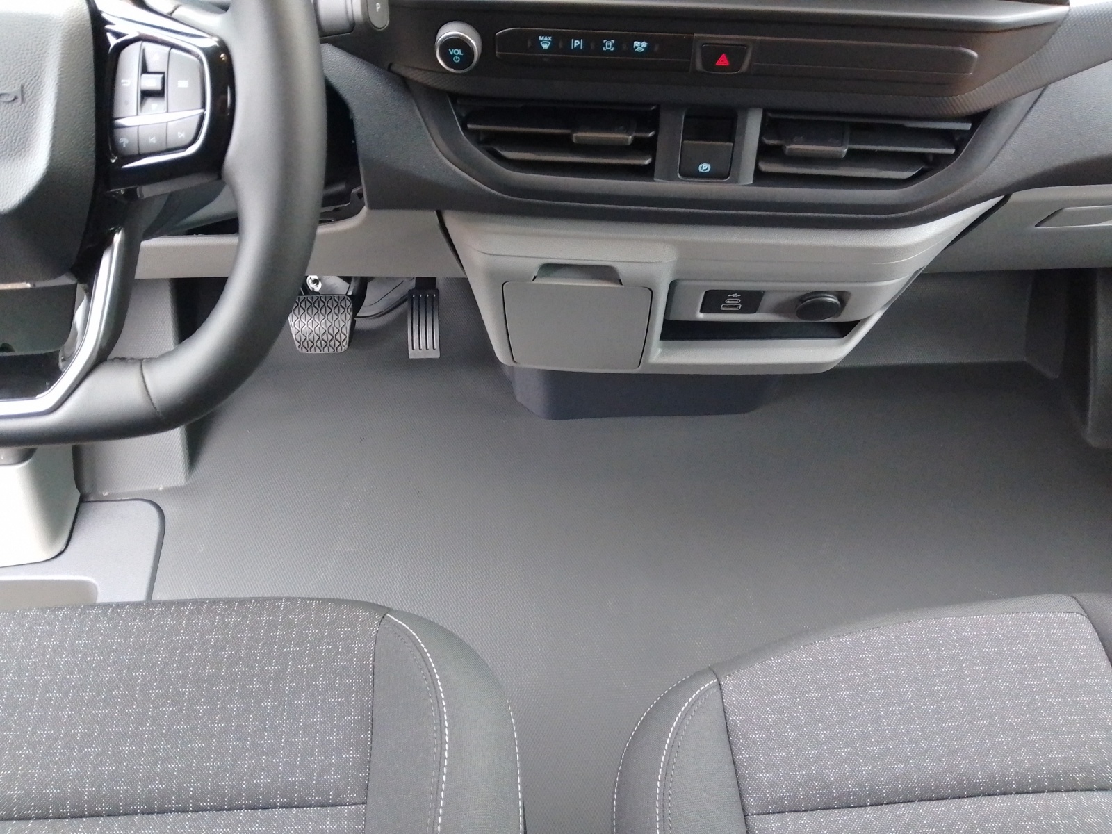 FORD Transit Custom Van 320 L1 2.0 EcoBlue 136 Trend-image-10