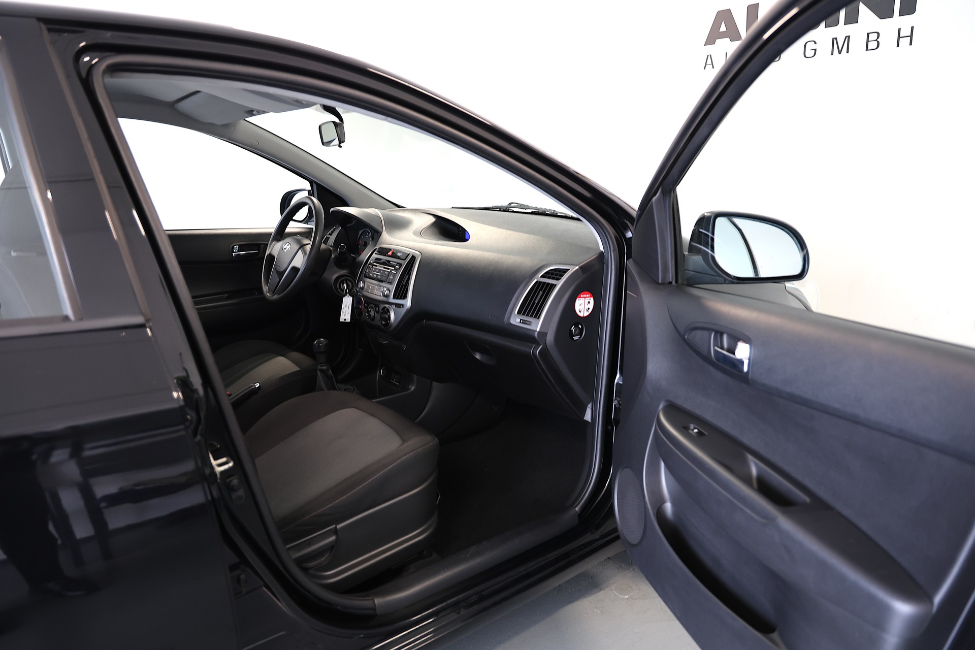 HYUNDAI i20-image-11