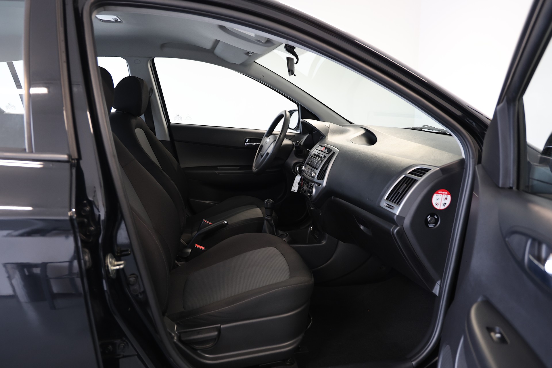 HYUNDAI i20-image-12