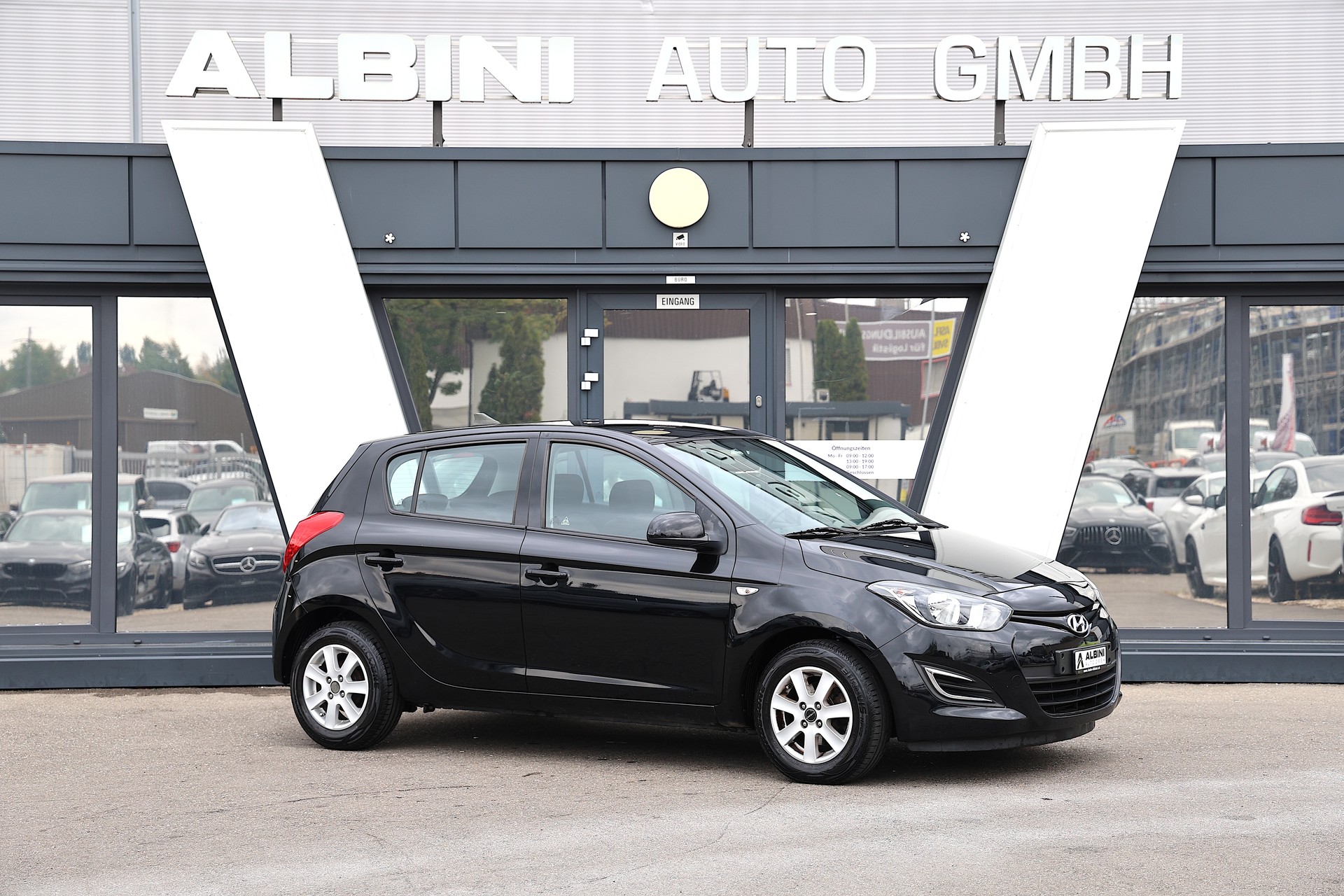HYUNDAI i20-showroom-element-2